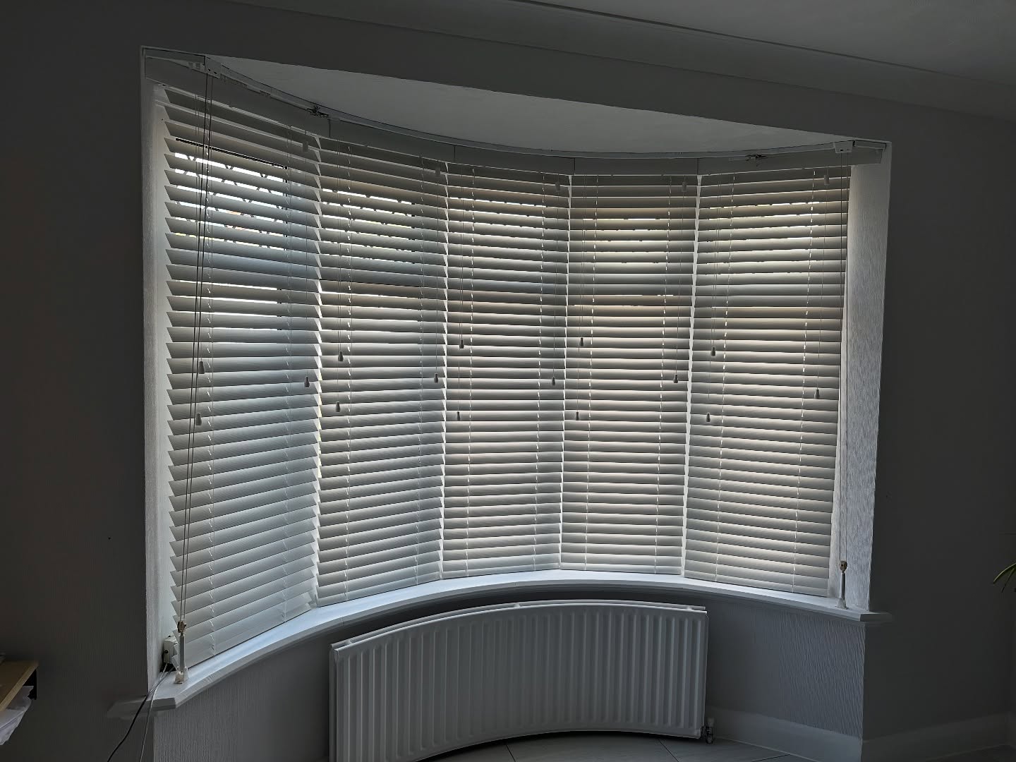 Enhance the charm of your **bay window** with the **timeless elegance** of **Venetian blinds**! 🏡✨ Designed to complement the unique structure of bay windows, these blinds offer **style, functionality, and perfect light control**.
✔ **Tailored fit** for bay windows
✔ **Effortless light & privacy management**
✔ **Sleek, modern, or classic aesthetics**
✔ **Easy to clean & maintain**
Let your bay window be the **statement piece** your home deserves! 🪟💫
#VenetianBlinds #BayWindowStyle #HomeDecor #WindowBlinds #InteriorDesign #TimelessElegance #LightControl #PrivacyMatters #RoomTransformation #ClassicMeetsModern #SleekInteriors #HomeUpgrade #MinimalistStyle #BlindsPerfection #DesignGoals