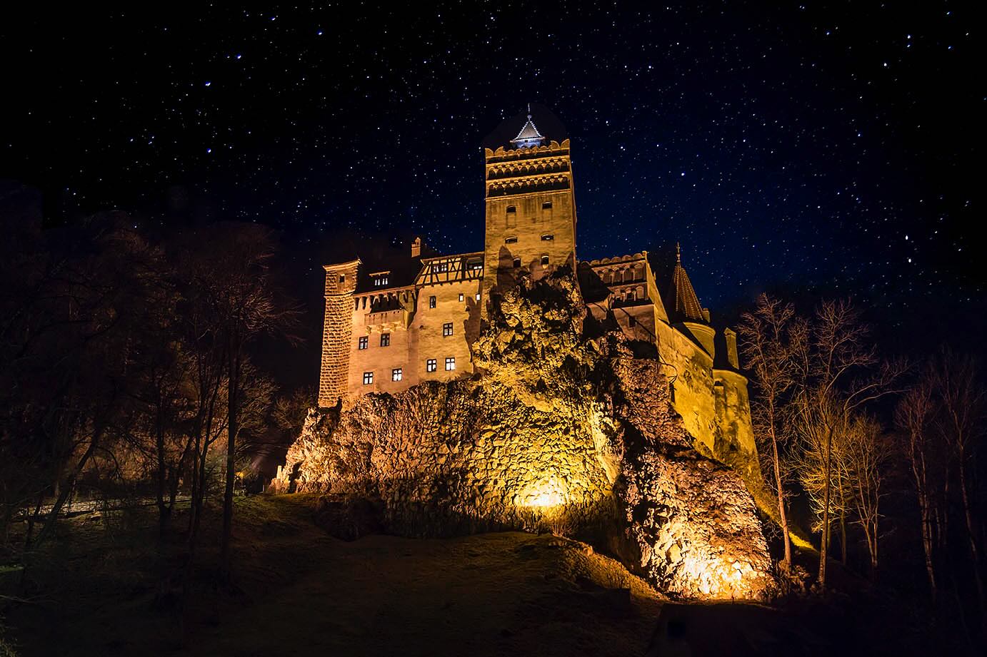 Bram Stokers 1897 gothic horror Dracula was inspired by the historic tales of Vlad the impaler from Transylvania. Bran Castle itself has little to do with the classic novel, and Stoker never even visited Romania, but its a fitting backdrop indeed for the English classic. 🧛♂️