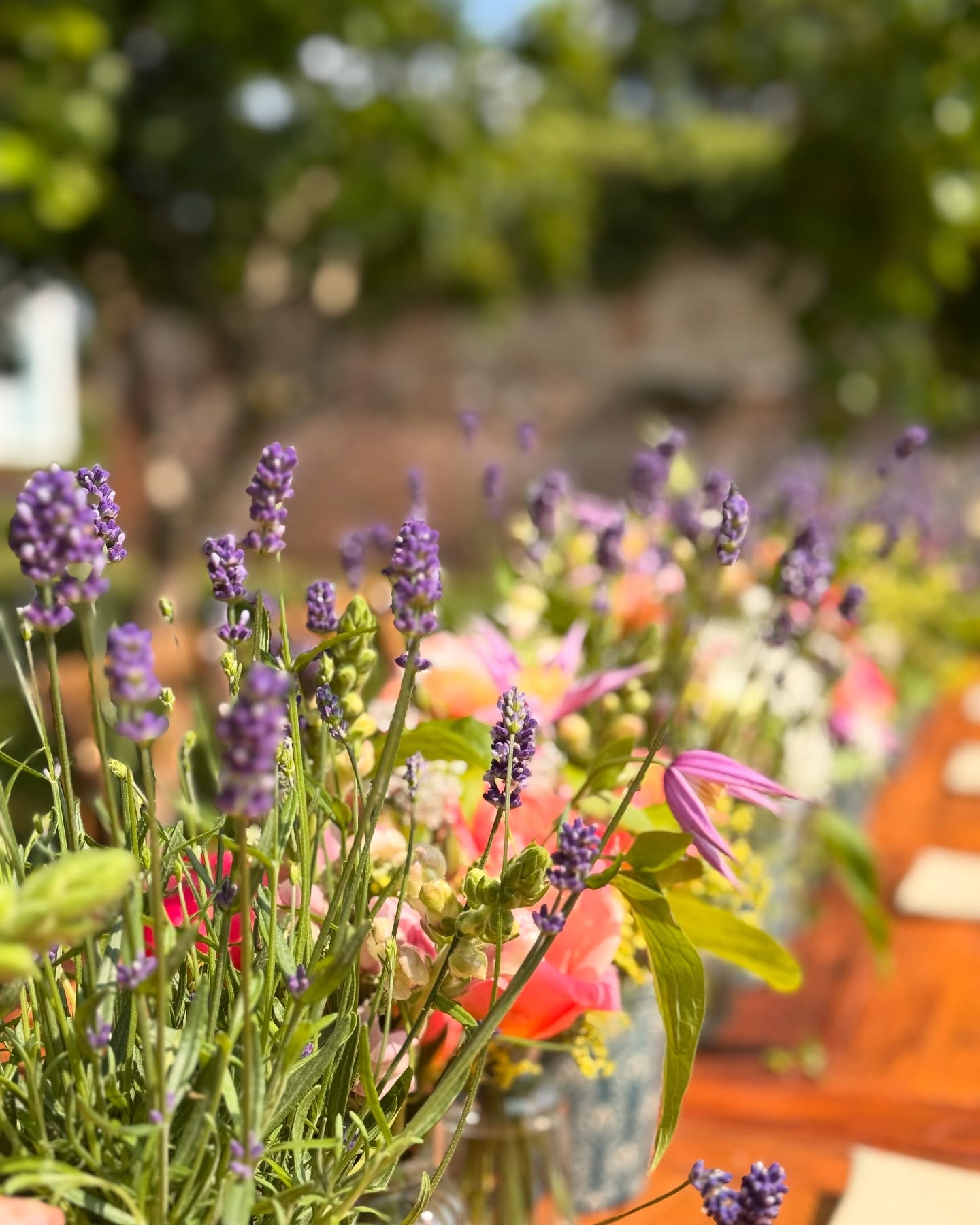 When the sunshine’s out and the flowers are perfect.
#florals #blomsterdesignsflowers #blomsterdekoratör #fourseasons #fourseasonshampshire #fourseasonshotels @fshampshireevents @fshampshire