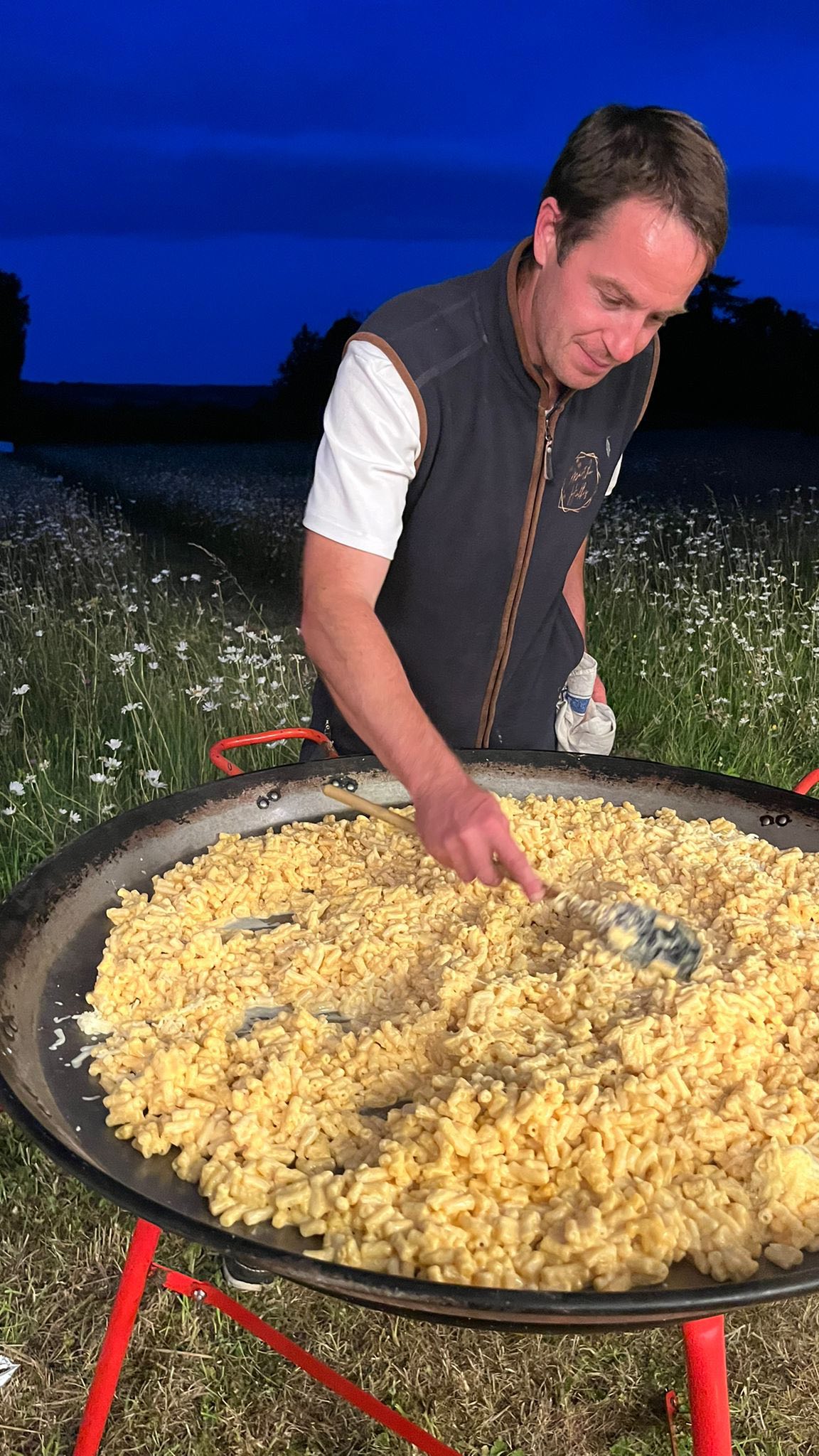 💖 TEAM MARTHA 💖
We get it done. Loading the van, emptying the van, carrying a lot of equipment and boxes, setting up the kitchen, laying the tables, setting up the bar, mixing the cocktails, welcome drinks station, coffee station, cake set up, welcoming the guests, serving the drinks and canapés, washing up, plating up, mains away, puddings, clearing tables, waiting tables, checking wine and water, dealing with allergies, washing up, moving tables and chairs, evening food, clearing glasses, stocking up the bar, washing up, packing the van we get it done.
💖
We are so lucky to have the best team.
#marthahollis #hampshire #winchester #catering #food #wedding #weddingday