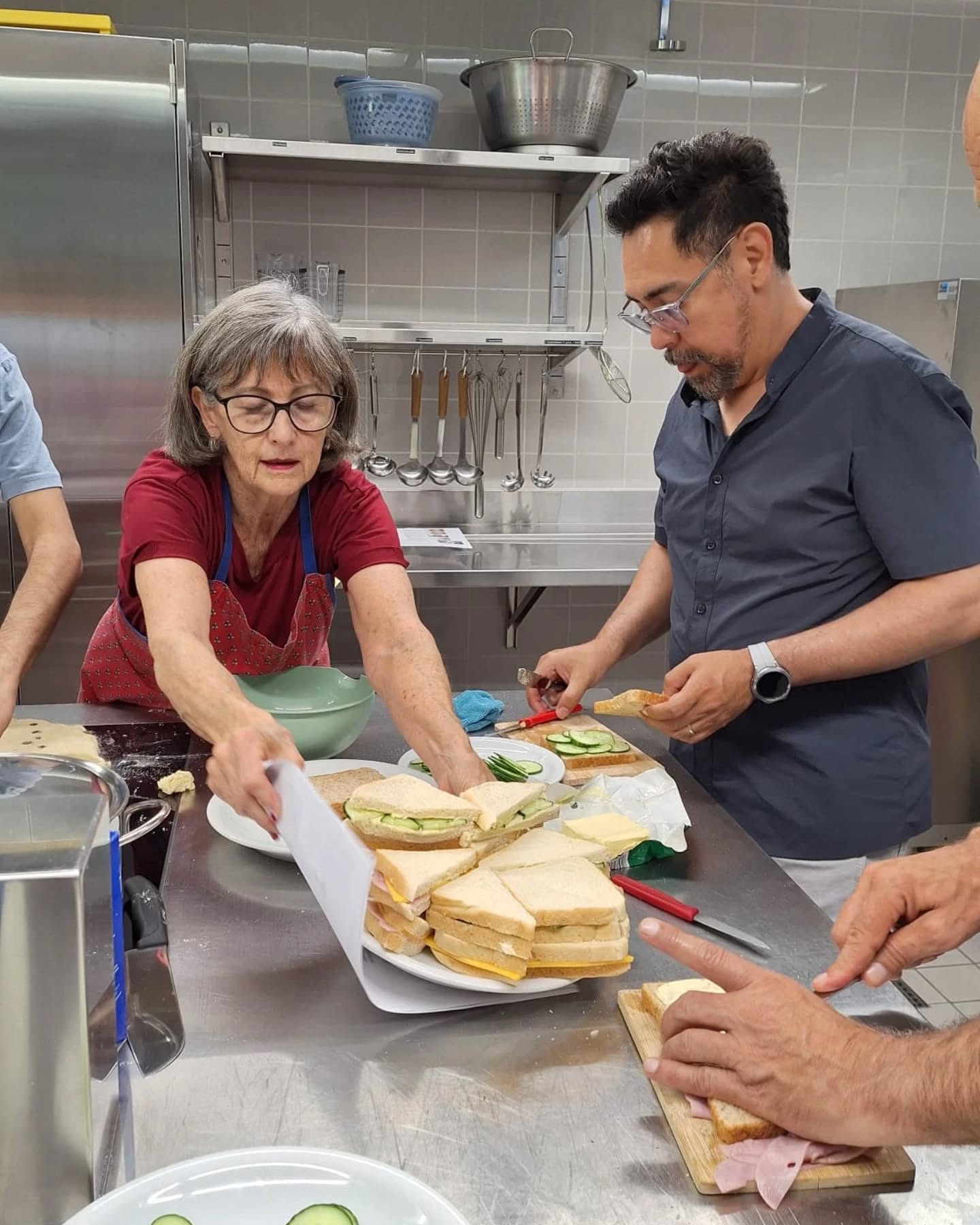 British Tea Time with Elisabeth
Yesterday felt like a cozy afternoon in the UK!
We made classic tea sandwiches, baked delicious scones, and enjoyed rich black tea… and best of all, we celebrated Eli’s birthday!
Thank you, Eli, for sharing your flavours, and your special day with us. Happy birthday again!🎂
----
Gestern wurde es richtig gemütlich bei uns!
Es gab klassische Sandwiches, selbstgemachte Scones und natürlich schwarzen Tee… Und das Beste: Wir haben Elis Geburtstag gefeiert!
Danke, liebe Eli, dass du deinen Geschmack und deinen besonderen Tag mit uns geteilt hast. Alles Gute nochmal!🎂
----
Ayer viajamos al corazón de Inglaterra con una hermosa hora del té: hicimos sándwiches, scones y acompañamos todo con un delicioso té negro.
Y como si fuera poco… ¡celebramos el cumpleaños de nuestra querida Eli!
Gracias por compartir con nosotros tus sabores, y tu día especial. ¡Felicidades nuevamente! 🎂
#KitchenLab #ETKultur #interAct #integrationstadtzürich
#TeaTimeVibes #CommunityMoments #CulturalFlavors