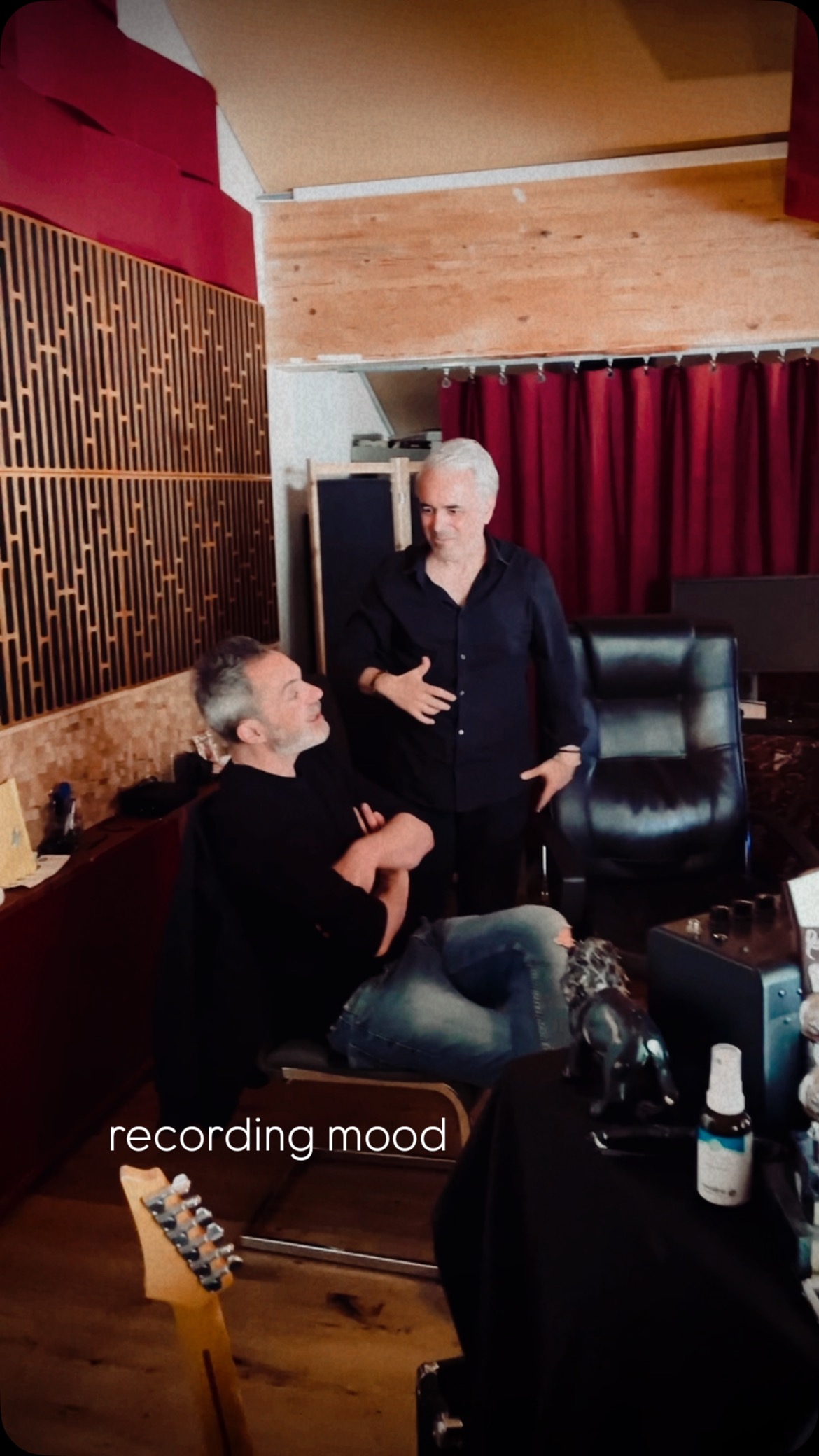 🎙️Recording Mood 🎙️
in den @soundfarm_studios
#lifeisgoodwithrosewood #swissmusic #musicfromswitzerland #americana #countrymusic #10yearsontheroad #livesession #recordingsession