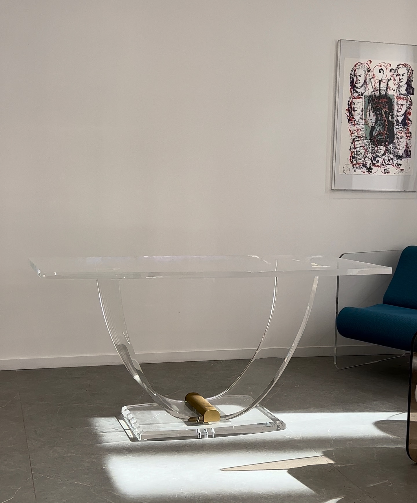 Table en plexiglass réalisée à l’atelier 🇫🇷
#table #plexi #design #modern #plexiglass #atelier #artisanat #français #savoirfaire #mobilier