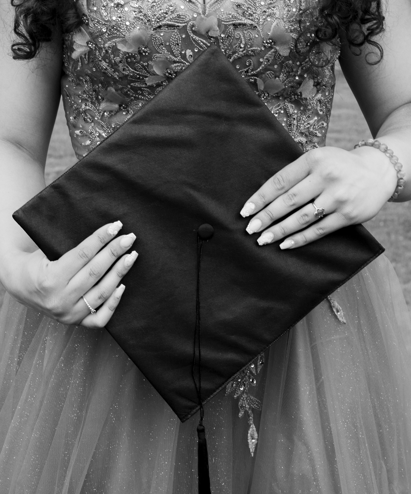 This lady was ready for grad, and she’s got the nails to prove it!💅💜✨
Happy graduation to this pretty lady, and all the other graduates this year!🎓✨🤍
#GraduationSession #CelebrateSucess #GrassRootsOriginals #ClassOf2025 #GradReady #MilestoneMoments #PhotoEditing #PortraitPhotography