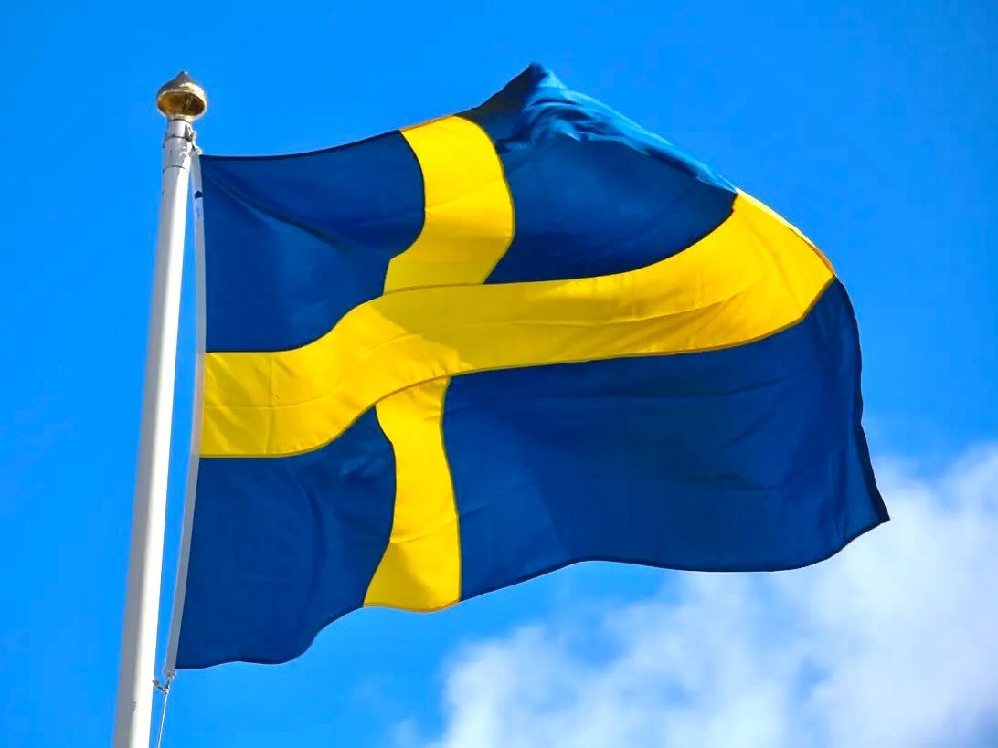 Sveriges Nationaldag 🇸🇪 Hoppas ni njuter av dagen, det gör vi!☀️ Idag håller vi stängt och öppnar igen imorgon kl. 10.00 Kram 🥰🇸🇪🥰 #salongengelbrektsgatan12 #lillatorg #frisör #hår#hair#sverigesnationaldag @jandy.1981 @hairbytanyaswe