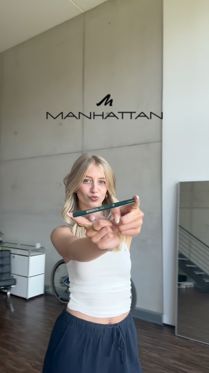 In wenigen Tagen ist es wieder so weit!
Wir dürfen erneut für @manhattancosmetics etwas ganz Besonderes umsetzen – und freuen uns riesig darüber! 💄💫
Mehr wird noch nicht verraten … aber bald erfahrt ihr alles über die neuen Produkte und Launchtermine. Stay tuned!