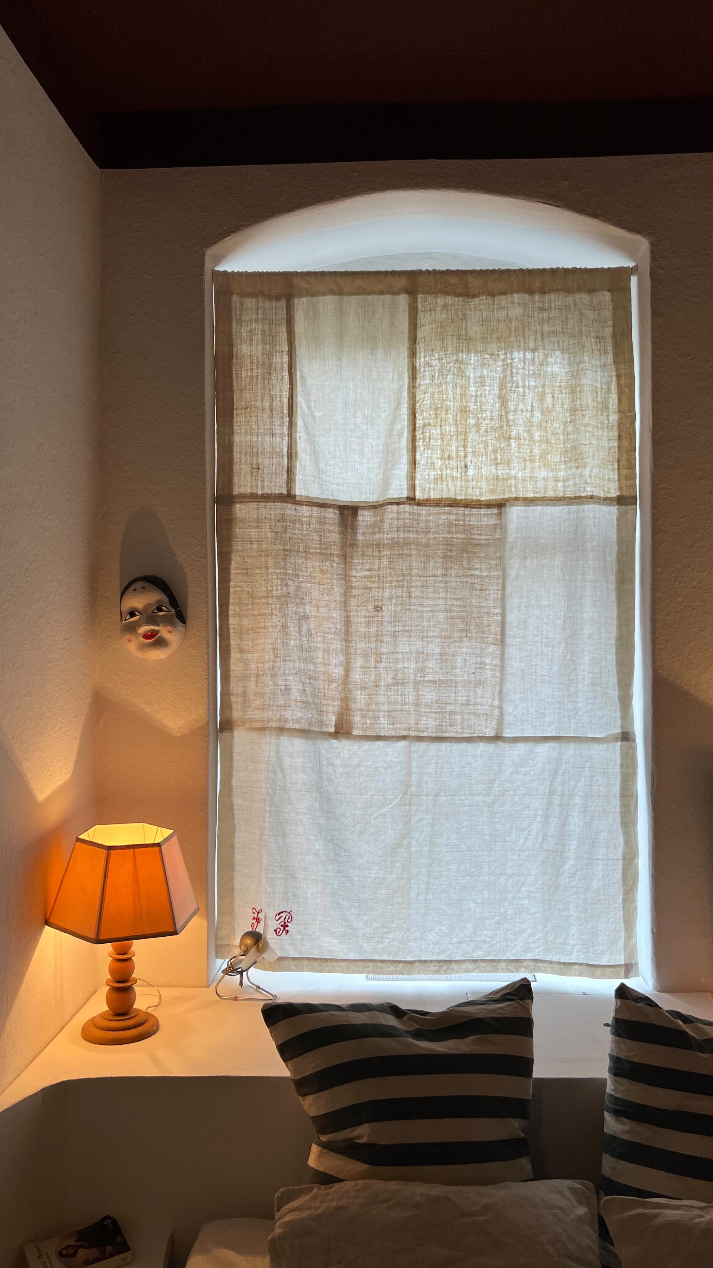 Part 04: Curtains!!
Like everyone on the internet I decided to hide my closet behind tons of curtains, but they had to match my Color palette ;)
For the window, I just used some old linen fabric I had, and made a patchwork out of it. I think it turned out quite good and I’m happy with the result!
#berlininterior #interiordesign #curtains #patchworkcurtains #upcycling #bedroomdesignideas #bedroomrenovation #bedroommakeover