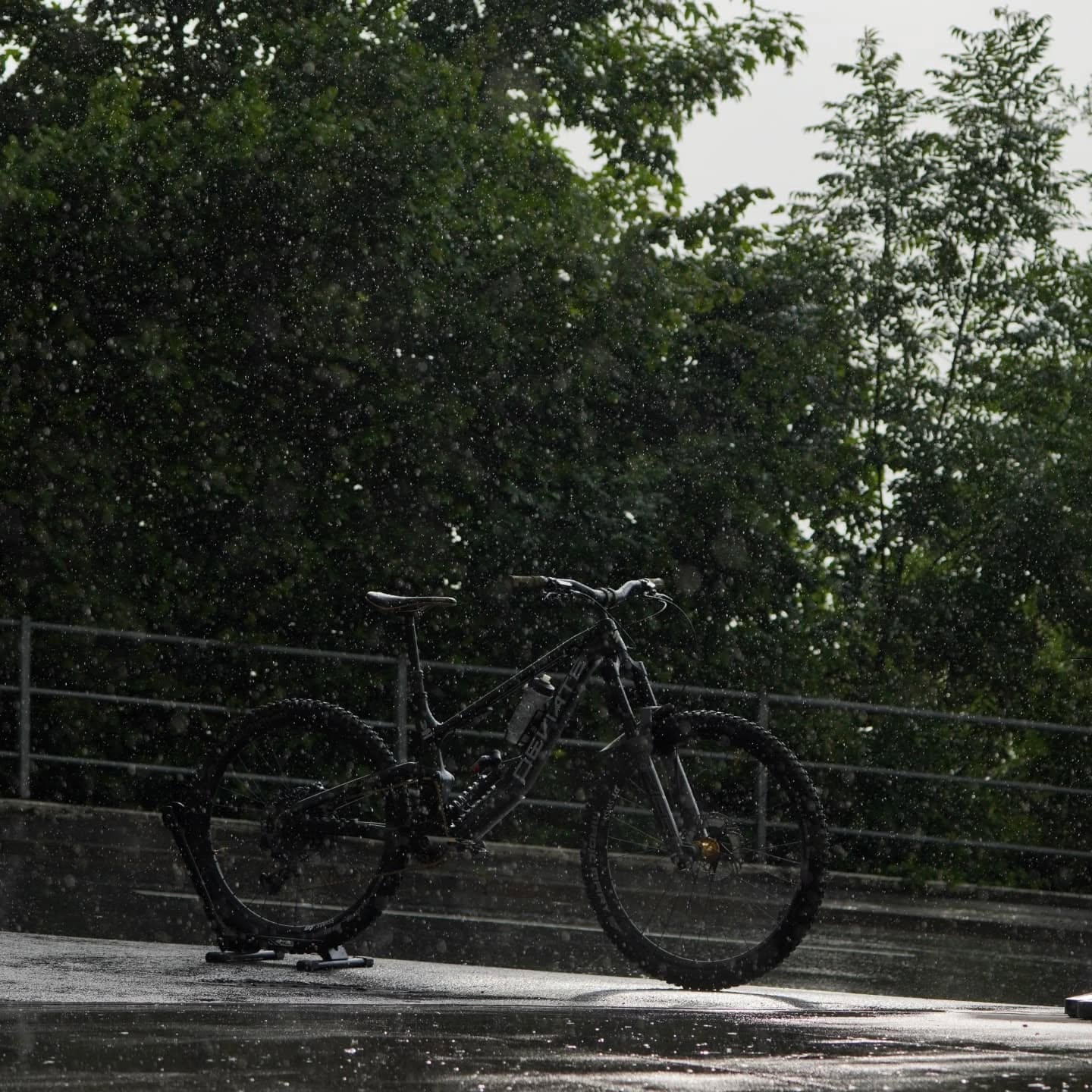 symphonie🎼🎼🎼
#deviateclaymore
Gerne kreieren wir auch für dich eine symphonie 🐆
Kontaktier uns fals du intresse hast dein Traumbike mit uns zu erstellen.
www.stoeri-herisau.ch
#deviate#bikeporn#mtb#stoeri2radcenterherisau#canecreek#rockshox#lifebehindbars#mtbswitzerland#bikrshop#sram#rockshox#dtswiss#bikekindom#herisau#switzerland