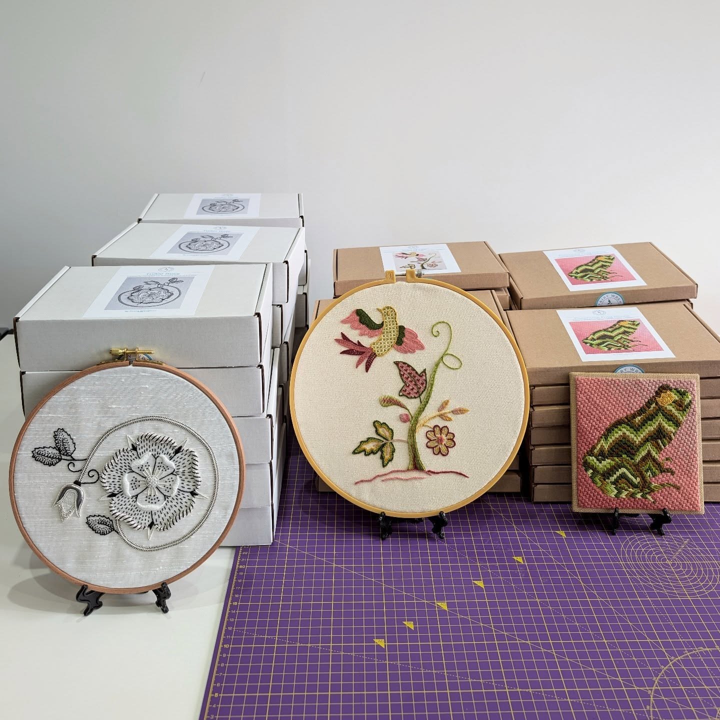 WOW last week was a lot...45 kits prepped and packed for my 3 online summer school classes... followed by two days at HCP teaching my in person Nigella box class.
What do you do to have a rest/relax/reset after a busy week?
I don't find just sitting and vegging in front or the TV relaxing anymore, I just get bored. Hence the infinity blanket (EPP diamonds) 🤣
I decided to have a bit of a slow down the last couple of days which I really needed. Just pottering in my studio doing a few bits for myself (I'll share these tomorrow on my stories) and also sorting through some boxes that were still unpacked from the move. I want to get the studio organised to make it easier to find things but due to a medical issue it's not as easy to do so just chipping away in small bits.
#busy #slowdown #reset #relax #studioorganization #studiolife #tidy