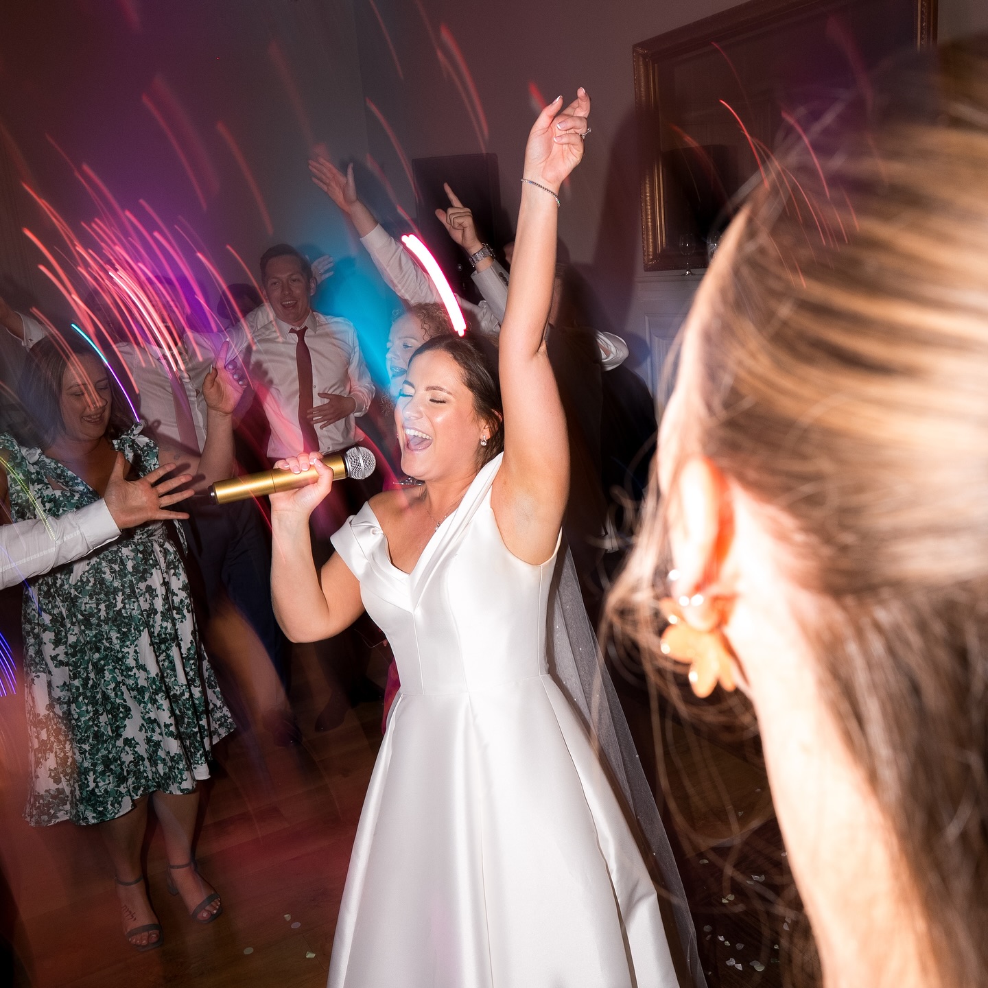Alyssa & Jordan absolutely smashed the dancefloor - if you’re a vibe, then we’re your vibe 💃🕺🪩
@eastwoodparkhouse 
@daniellamarinosphotography
#Tuxfizz #ukweddingband #barnwedding #cotswoldwedding #weddingmusic #firstdance #firstdanceinspo #ukweddingplanning #weddinginspo #weddingcover #romanticweddingmusic #firstdancesong #firstdanceroutine #weddingband #functionband  #weddingsinger #twia #bridalgown #weddingsdress #weddingdancefloor #weddingdances #weddingdancechoreography