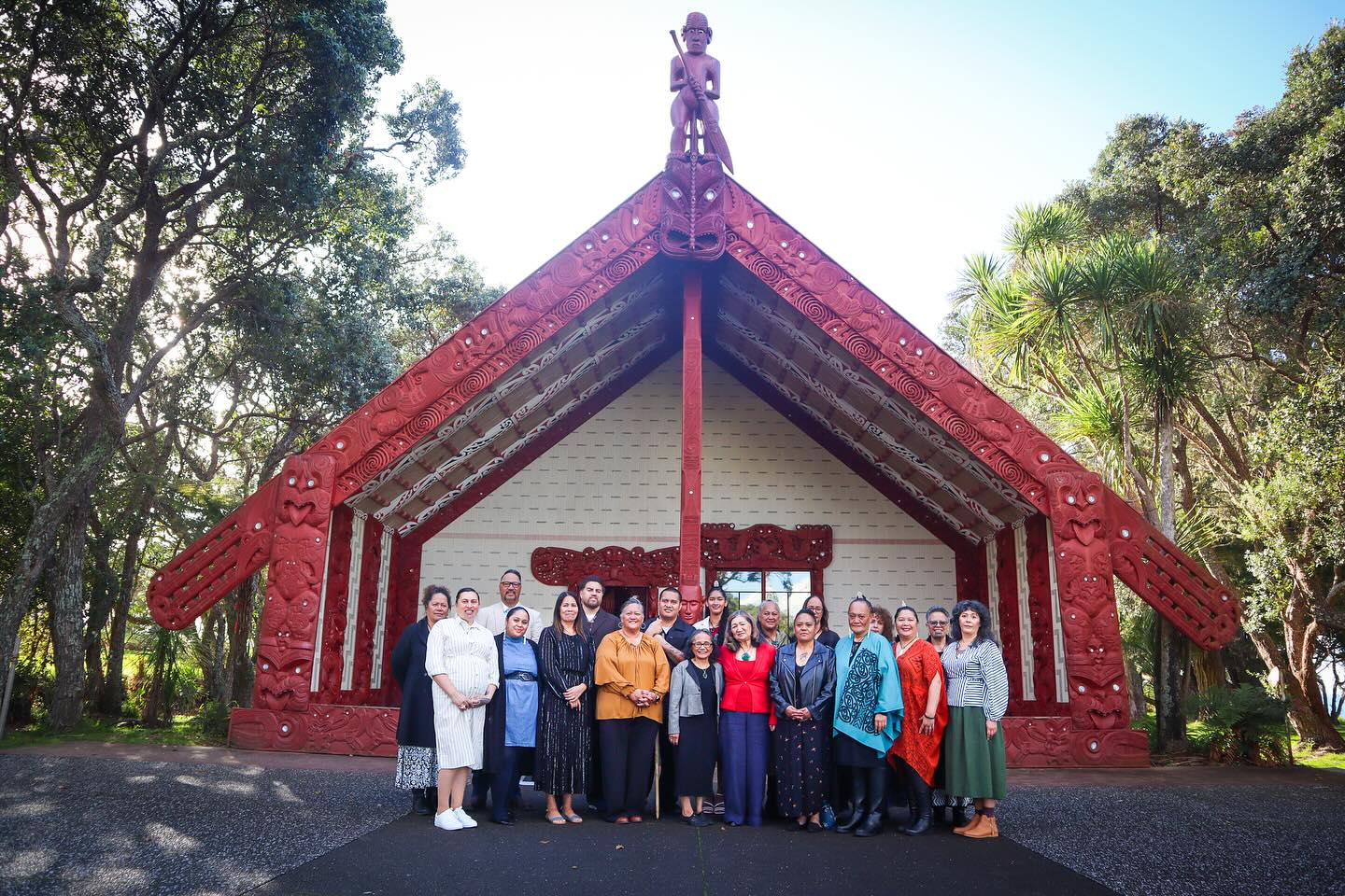 Ka nui te mihi ki ngā pia o Whaea Rahera rāua ko Vicky-Jean Stephens kātahi anō ka puta hei Kaiwhakaako o Te Ataarangi ki Te Taitokerau. He rā whakanui ia rātou inanahi ki Waitangi. 👏🏼🥳🎓
#waitangi #teataarangi #taitokerau #temahuri #kaiwhakaako #graduation #whakanui #tereomāori #whiuakiteao