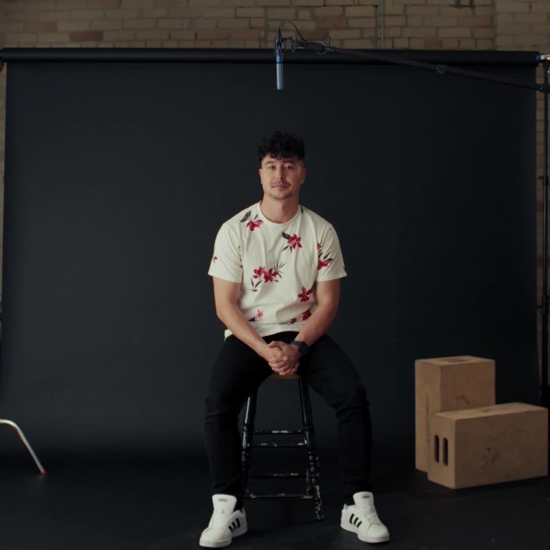 đœ Vous avez manquĂ© le film dâouverture de CINERGIE ? Hafu est Ă©galement disponible gratuitement depuis 27 mai sur TV5Unis (www.tv5unis.ca): đż
« Mamoru Vincent Blais-Shiokawa vit depuis longtemps un conflit identitaire. Il ne se
sent ni tout Ă fait Canadien, ni tout Ă fait Japonais. Comment les jeunes Canadiens
issus de couples mixtes perçoivent-ils leur place et leur rÎle dans notre société? »