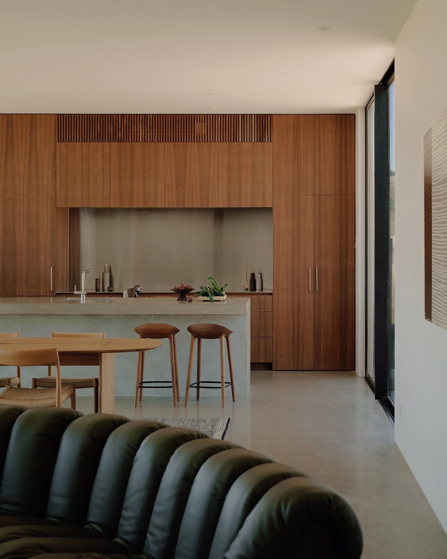 Uniquely Australian | Marraweeney by Tom Robertson Architects featuring our Møller 77 side chairs from @greatdanefurniture in this incredible home.
Melbourne-based firm Tom Robertson Architects was commissioned to create a secluded retreat nestled in the Strathbogie Ranges, part of Victoria’s Great Dividing Range—just a two-hour drive north of Melbourne. The brief called for a design with presence, but without overpowering the natural setting.
“The clients weren’t after a conventional farmhouse or country barn,” explains Tom Robertson Architects director David Ascroft. “They wanted something environmentally thoughtful, with a gentle footprint on the land.”
The result is Marraweeney—a modern weekend escape in regional Victoria. With its refined simplicity and low-impact approach, the home rests easily in the landscape, offering a calm yet confident presence atop the hillside.
—
Editor: @sophlew_says
Words: @est_living from Livia Toscano
Architecture: @tomrobertsonarchitects
Styling: @jesskneebone
Photography: @tomross.xyz
.
.
.
#moller #møller #madeindenmark #danishdesign #interiordesign #midcenturymodern #scandinaviandesign #home #chair #collaboration #photography #architecture #handmade #australia