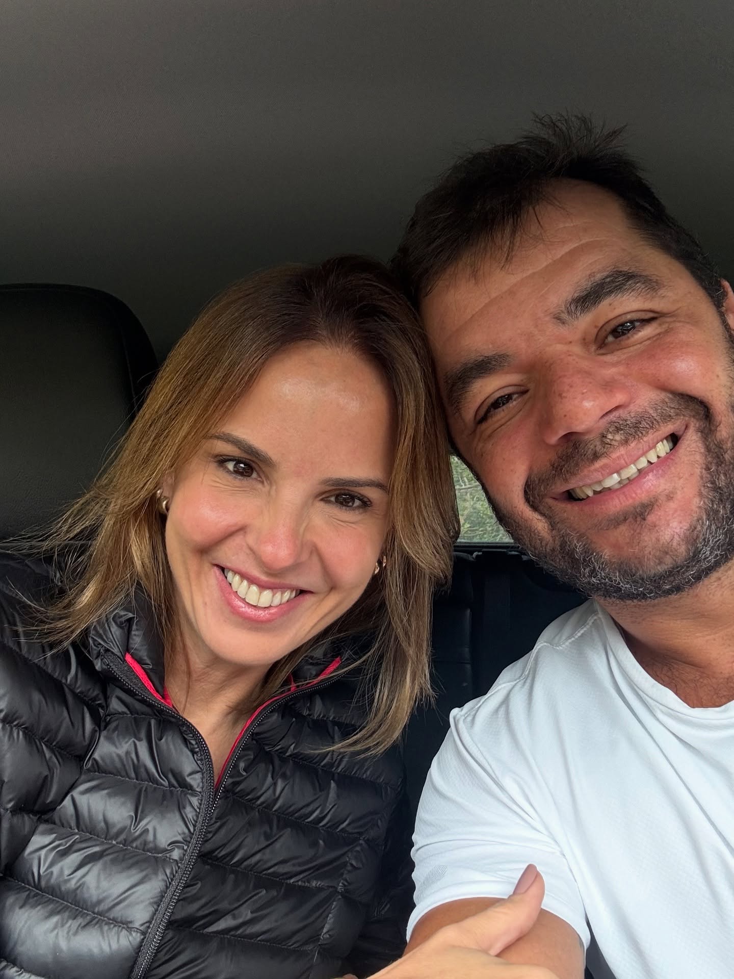 Algumas fotos agarrado com você. Meu Porto Seguro, minha parceira de vida, da Eternidade. Obrigado por ser minha namorada há quaaaaase 30 dias dos Namorados já. E pelos próximos 30-60-90 anos… pra sempre, desde sempre. Te amo @michelleauad