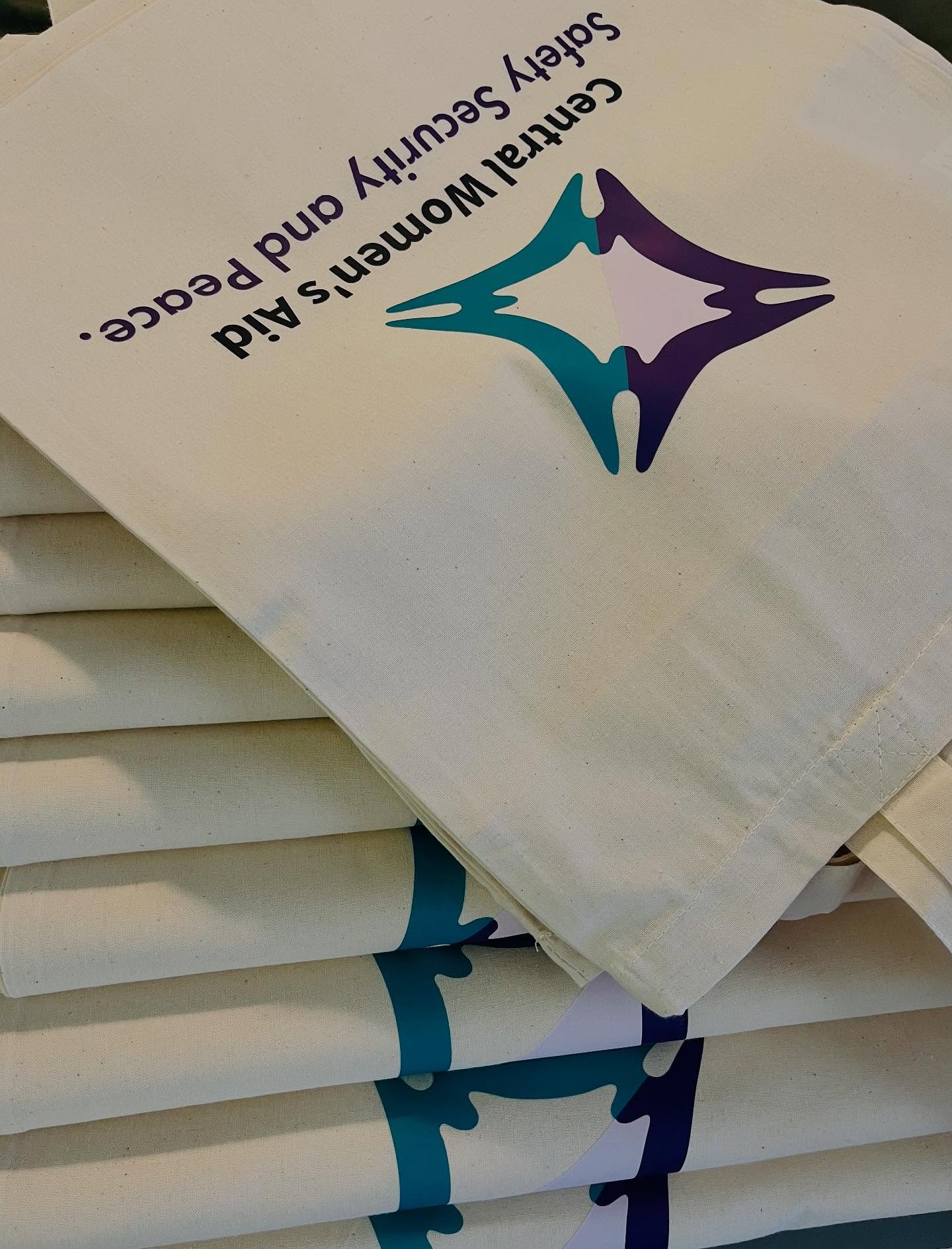 100 New tote bags for the Central Women’s Aid in Nottingham…. Lovely bright and crisp DTF prints. #nottinghamwomensaid #dtfprints #welovetoprint #nottingham #merch