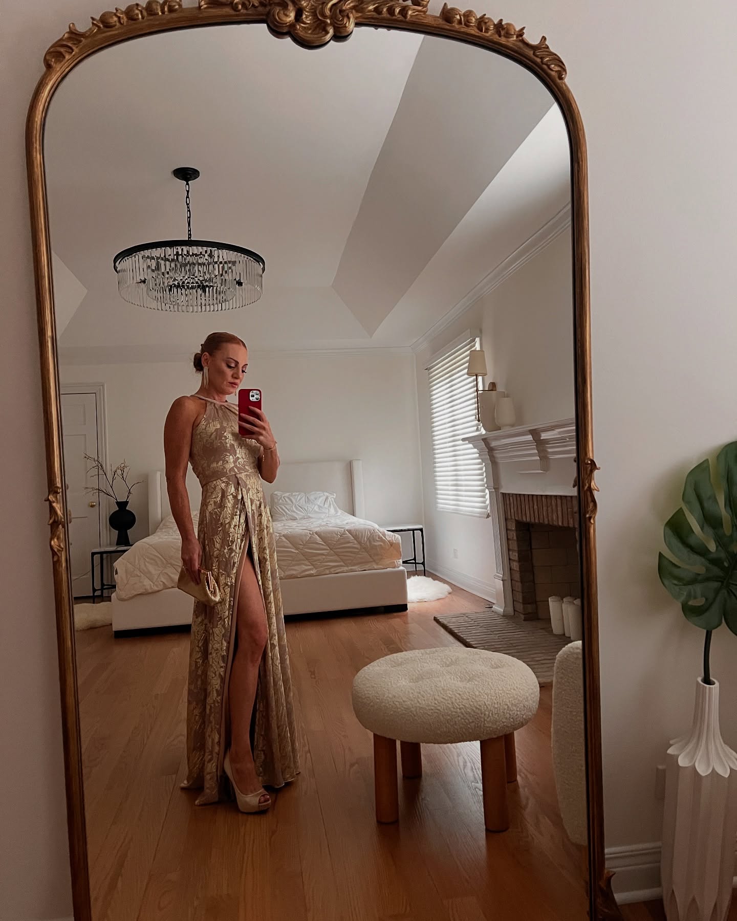 Embracing the glow of Golden Hour… always chasing the Sun’s last rays so I had to feel it in my outfit 🌟
#inspiredbygoldenhour #wediingvibes✨#sunkissed