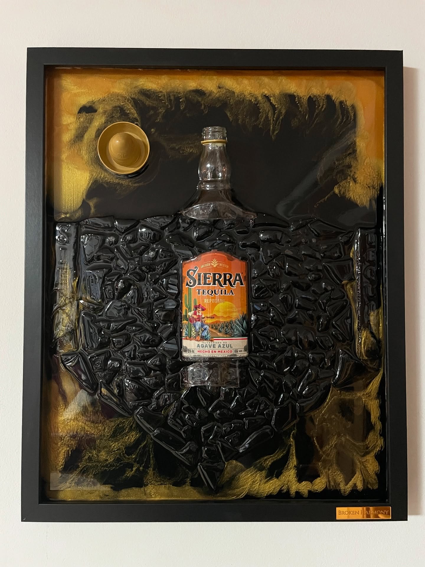 Tequila Sierra Gold im 50x40cm Rahmen mit goldenen Farbelementen 🍾🔨