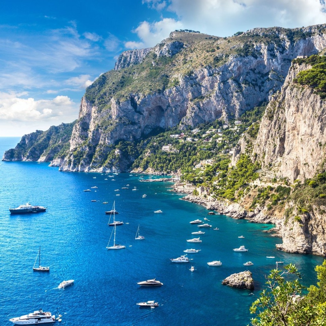 I sent a couple to Capri, Italy to relax and unwind. They stayed at the beautiful Virtuoso hotel, Caesar Augustus Relais & Chateaux, with a view of the sea. #monterratravel #hotel_caesar_augustus #virtuosotravel #italytravel #capri