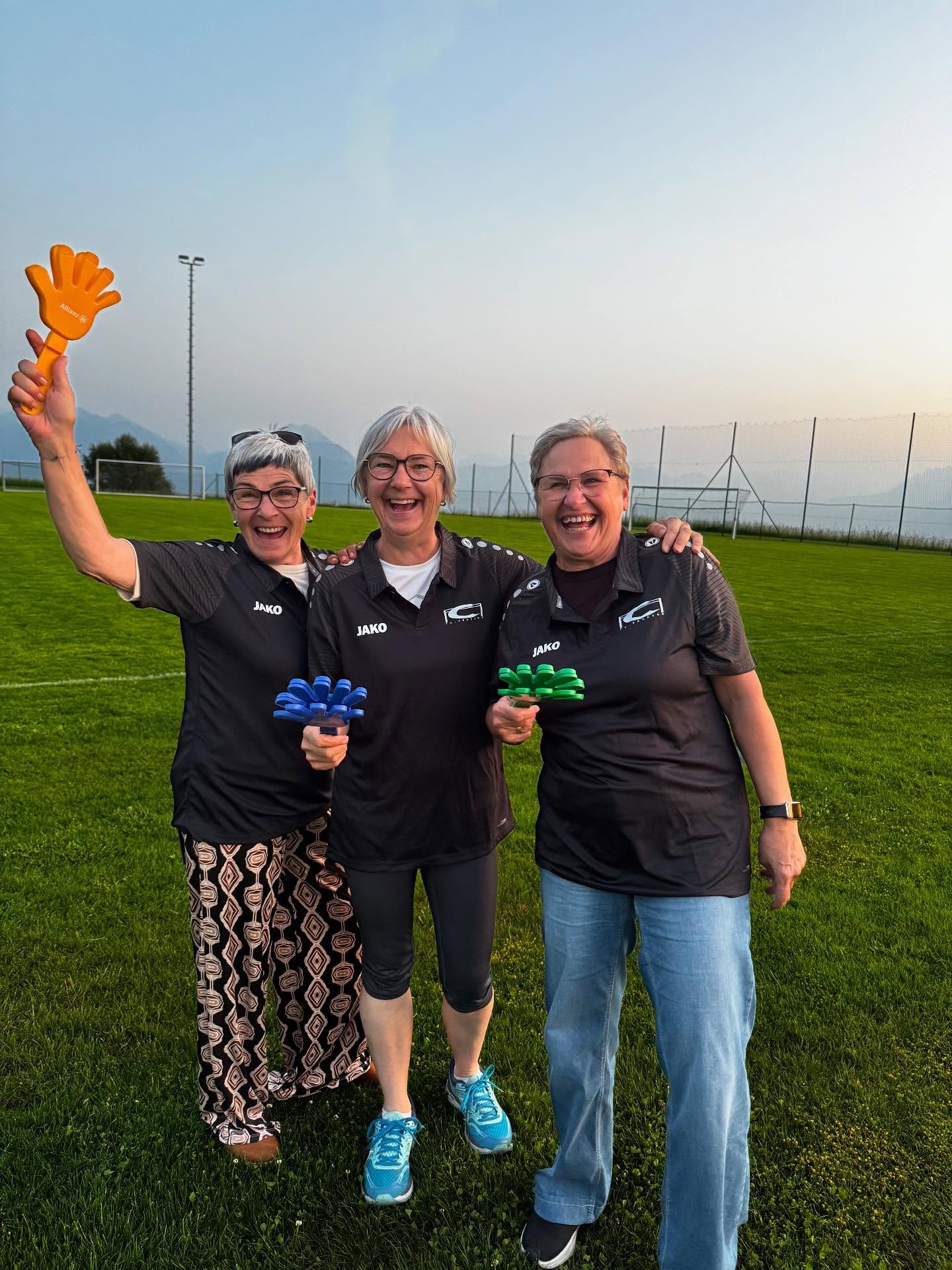 Unser SUPER Fanclub wurde heute passend eingekleidet!!
Vielen Dank für eure Treue und AUF viele weitere gemeinsame Fussballmomente!!💪🏽⚽️
#fcfraxern #fanclub #fraxnerfans #fussballspielenwoandereurlaubmachen #fussball #hobbyligavorderland