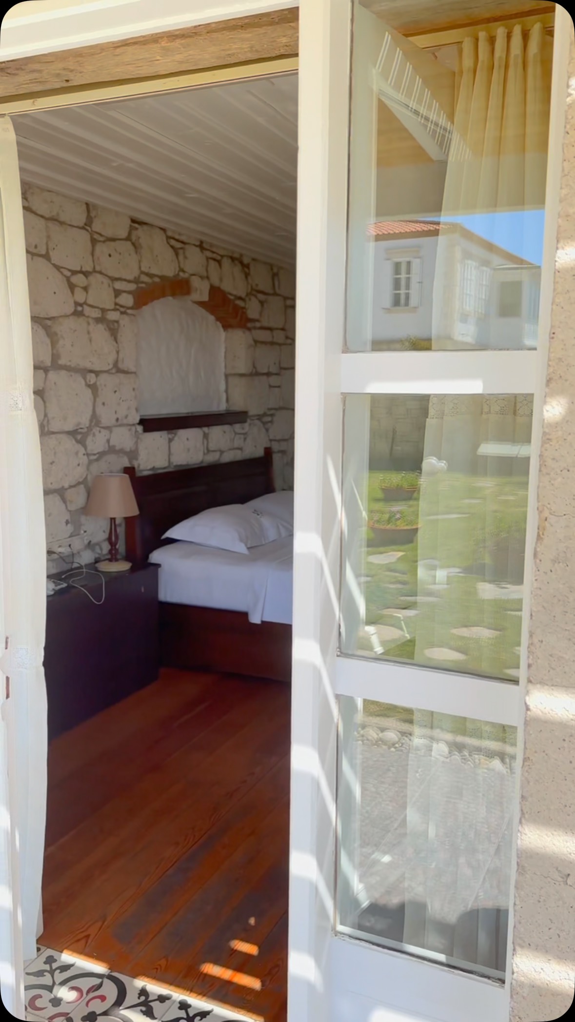 Bahçeye açılan odalar, havuz başında kahve ve huzur… ♥️
Sessiz, sakin bir tatil arayanlara kalpten bir davet
Burada her şey senin için hazır 🏡