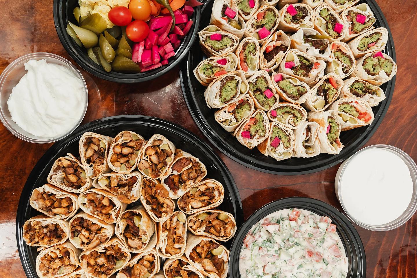 Just delivered our first catering order to La Clinica De Familia for their celebratory doctoral residents lunch! 🥙👩‍⚕️👨‍⚕️🩺
Some of the fabulous feedback we have been hearing: affordable prices, delicious food, and generous quantity.
If you want Yala Falafel to cater your next event, just send us a direct message!
#lascrucescatering #farmersmarket #afordablecatering #middleeasternfood #lascruceseats #lascruces #newmexico