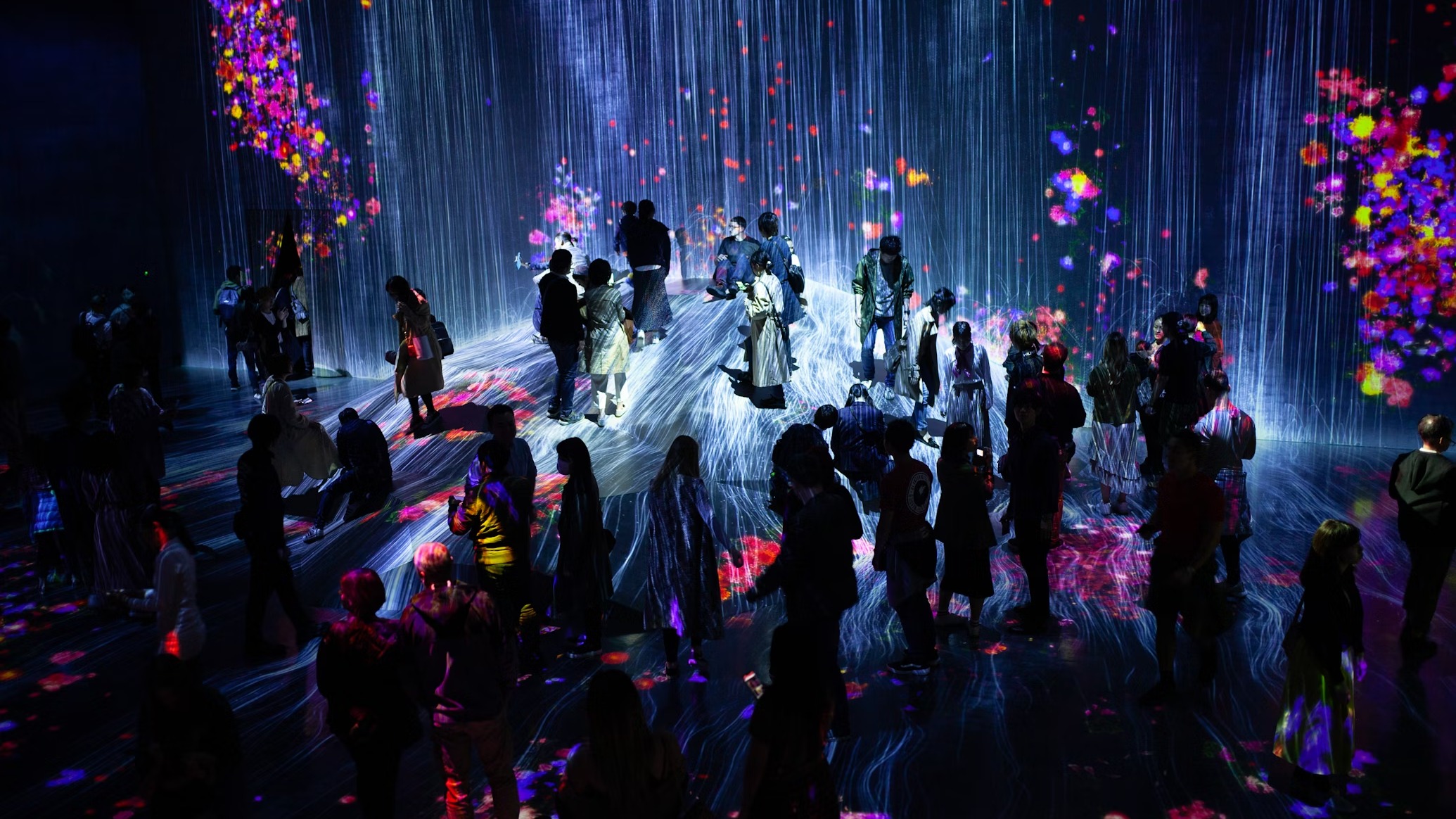 - teamLab Planets-
Looking for a rainy-day escape during Japan’s rainy season? teamLab Planets in Tokyo is the perfect indoor experience for all ages. This immersive art museum features massive, interactive installations where you walk barefoot through water, float among digital flowers, and become part of ever-changing light and soundscapes. Whether you're an art lover or just curious, the exhibits are designed to be playful, intuitive, and unforgettable—no art background required! A perfect way to add wonder and creativity to your travel itinerary, rain or shine.
.
.
.
正值日本梅雨季,時常下雨讓旅程安排變得困難?不妨安排一場特別的室內體驗!位於東京的 teamLab Planets 是適合大人小孩一同參與的大型沉浸式藝術空間。參觀者可赤腳漫步於水中,置身於數位花海與光影世界之中,彷彿與藝術合而為一。無論是否有藝術背景,展覽都設計得直覺又有趣,人人都能輕鬆享受。讓你的行程在雨天也充滿驚喜與創意!.
.
.
#japanguide #triptojapan #travelinjapan #visitjapanjp #visitmyjapan #jntosg #visitjapanphillipplines #jntoid #visitjapanAU #japanrevealed #travelgraphy #travelgram #traveling #trending #japanese #instagram #osaka #visitjapanUS #visitjapanCA #TravelJapan #JapanTrip #ExploreJapan #Teamlab #Tokyoteamlab #teamlabPlanets #indoortokyo #tokyojune #tokyo