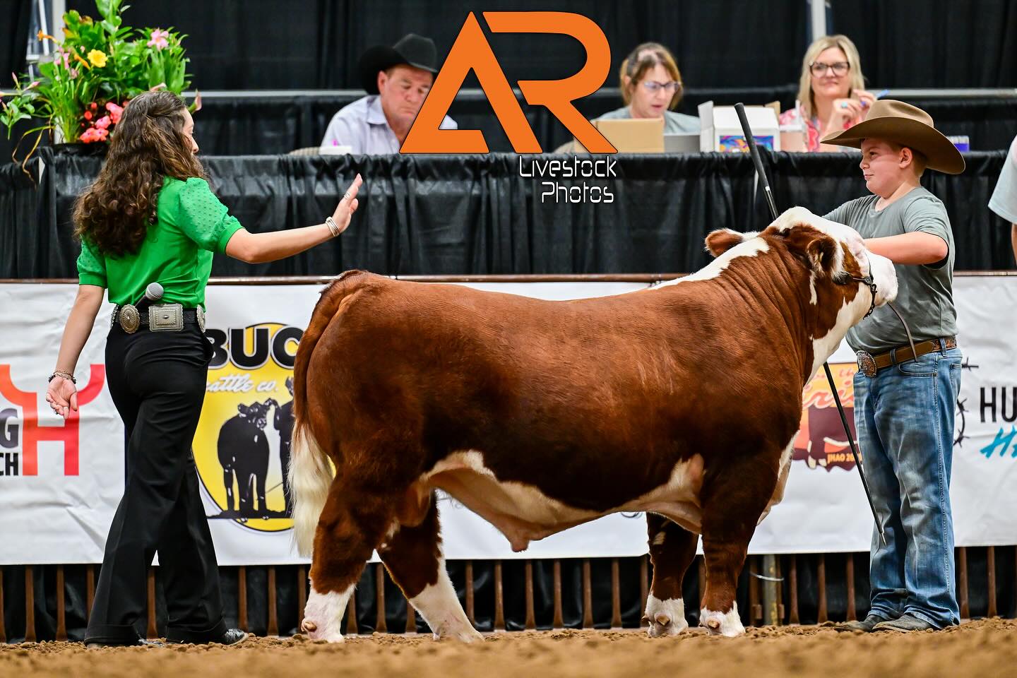 It was a “𝙋𝙖𝙧𝙩𝙮 𝙤𝙣 𝙩𝙝𝙚 𝙋𝙧𝙖𝙞𝙧𝙞𝙚” at the 2025 Oklahoma Hereford Association Regional Show 🌾🎉
Enjoy 15% off all orders placed now-Sunday (June 15)📲
Code: 𝗦𝗨𝗠𝗠𝗘𝗥15
View and purchase images from the show at⬇️
https://alexisradunlivestockphotos.shootproof.com/gallery/27358507/
For all other shows and information visit
WWW.ALEXISRADUNLIVESTOCKPHOTOS.COM