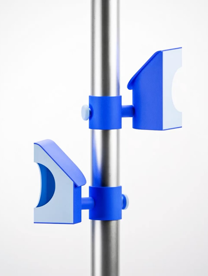 The Migrant Birdhouse shows an analogy of human migration. Migrating can make someone feel like they belong to two or more homes, ending up tied to them. This is my entry for #rwbirdhouse , it was my first time using vizcom and I really liked it 💙🕊️ @renderweekly @vizcom_
#concept #rwbirdhouse #vizcom #productdesign #ai