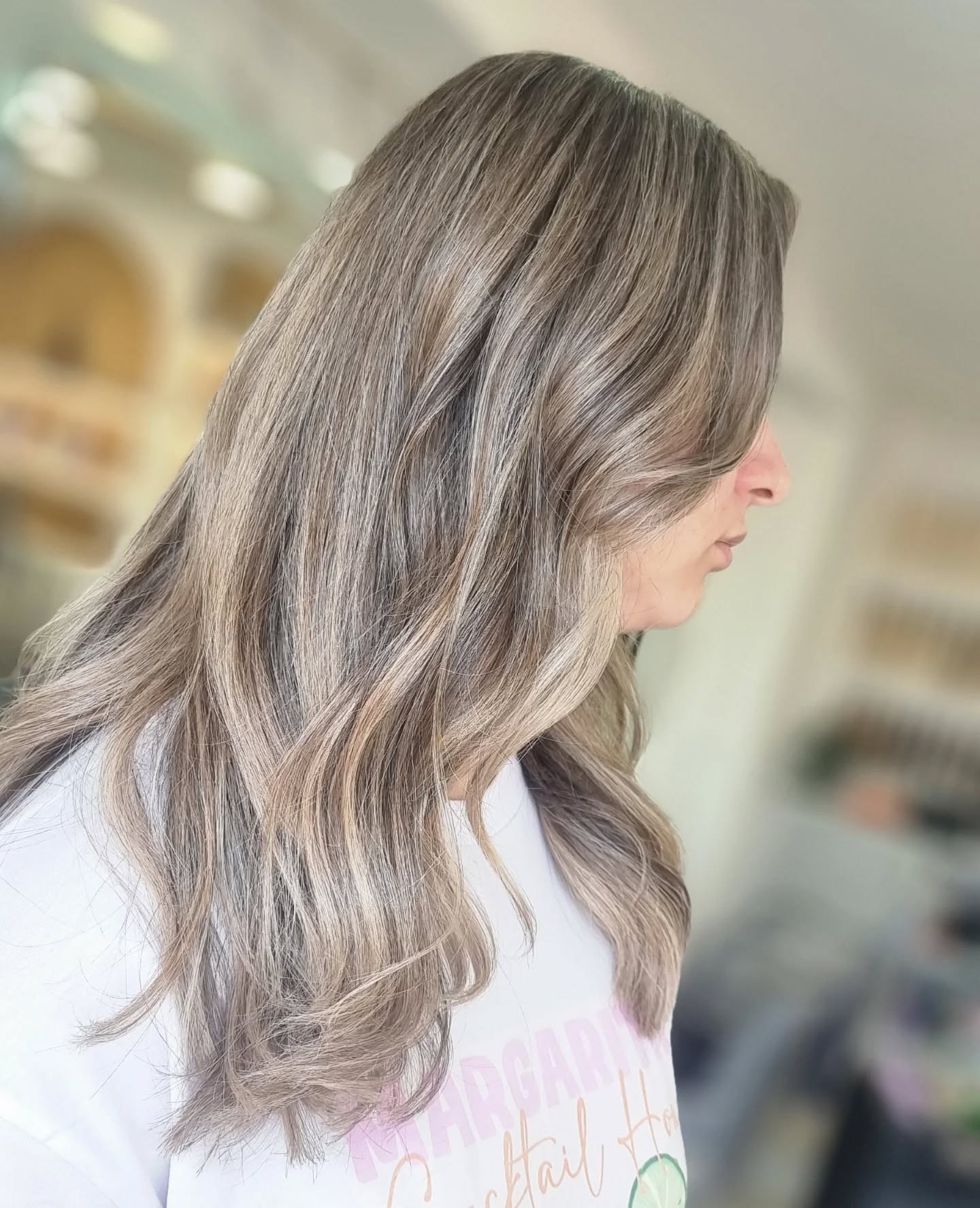 Balayage highlights- to soften out the regrowth from previous highlights which means not having to get your hair done for months to a year because it grows out so seamlessly 😍 YES please 🙋🏽♀️
.
.
.
📍@the.secret.salon.manchester
.
.
#ecclesbalayage #bespokecolouring #bespokebalayage #manchestersalon #eccleshairstylist #softwaves #softbalayage