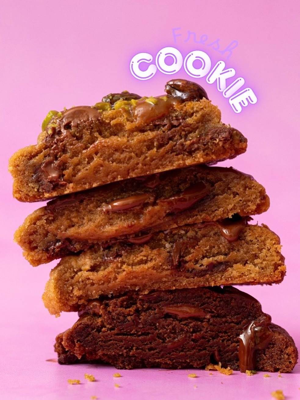 Croustillants à l’extérieur, fondants à l’intérieur, généreux et 100 % faits maison 🍪🤎
#CookiesGourmands #FaitMaisonAvecAmour #Cookies #suisse #homemade #cookieoftheday #cookieofinstagram