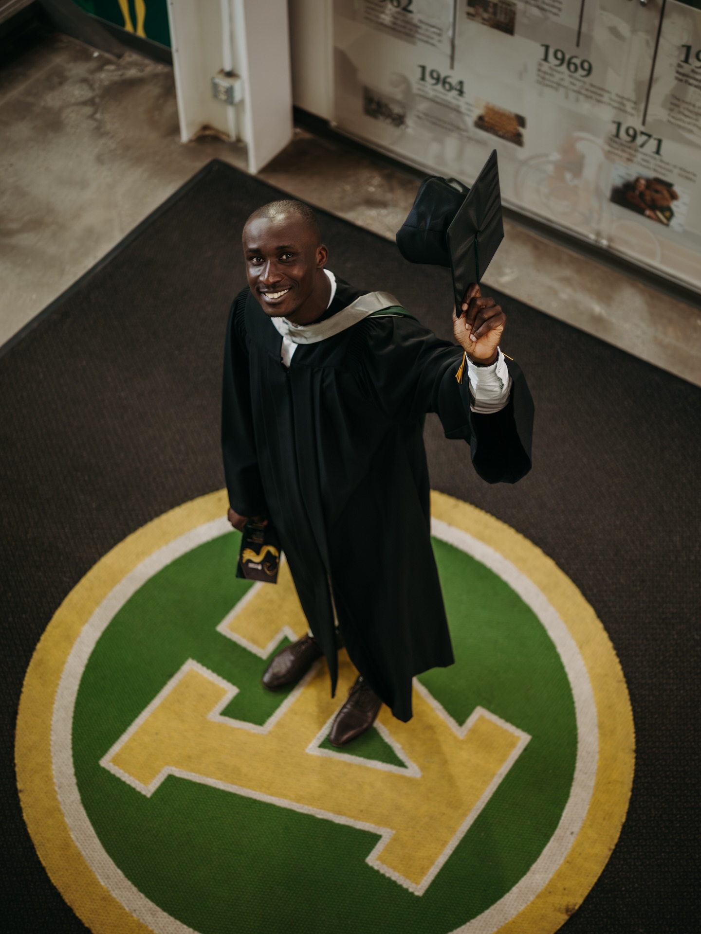 We don’t just take photos—we capture the pride, the joy, and the journey. Your grad moment, frozen in time by Nowlyve.
#Nowlyve #GradPhotography #EdmontonPhotographer #MilestoneMoments #CreativeAgency #CapturedWithNowlyve #GraduationPhotos #yegphotographer #yegphotography #edmontonphotographer #graduationphotoshoot #yycphotographer #yvrphotographer #VisualStorytellers #CelebrateSuccess