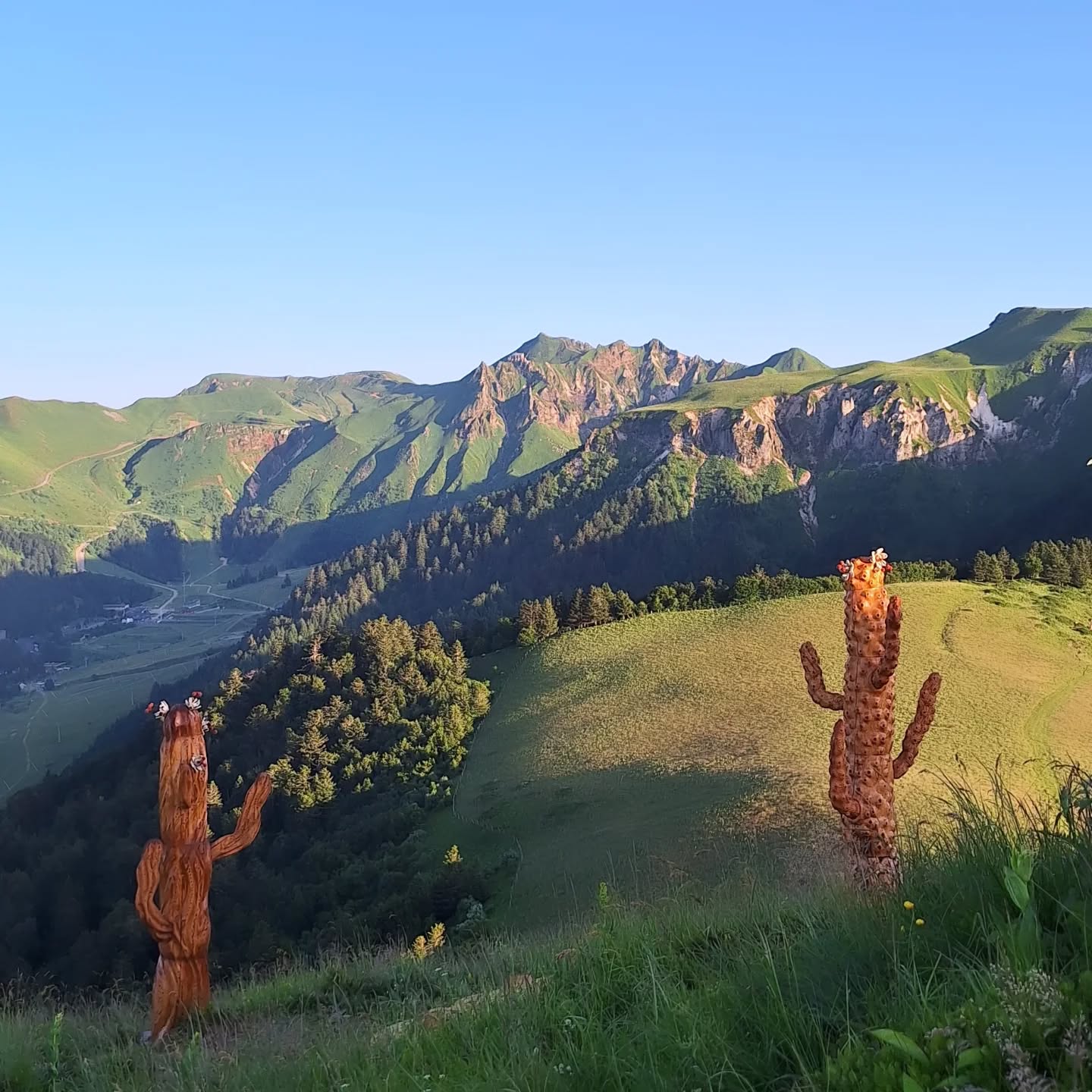 Summer Vibes
oeuvre @horizons_sancy
#sancy #photooftheday #coucherdusoleil #summerday #nature #mooddujour #montdore #francecartepostale #aura_focus_on #photodujour #ınstanature