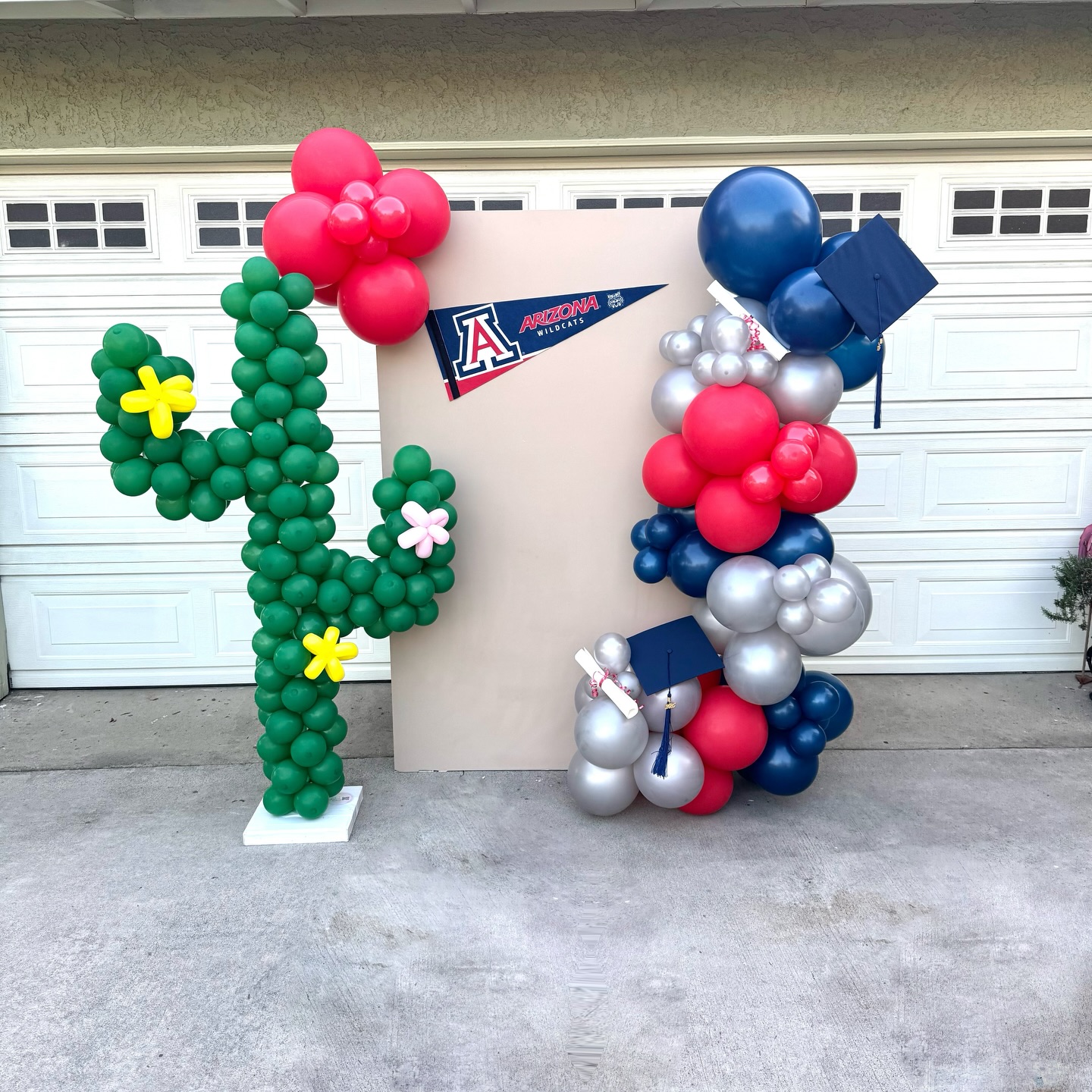 Graduation season is in full swing โ and weโre bringing the pop to every party! ๐๐
#CustomGradBalloons #cactusballoons #graduationballoons