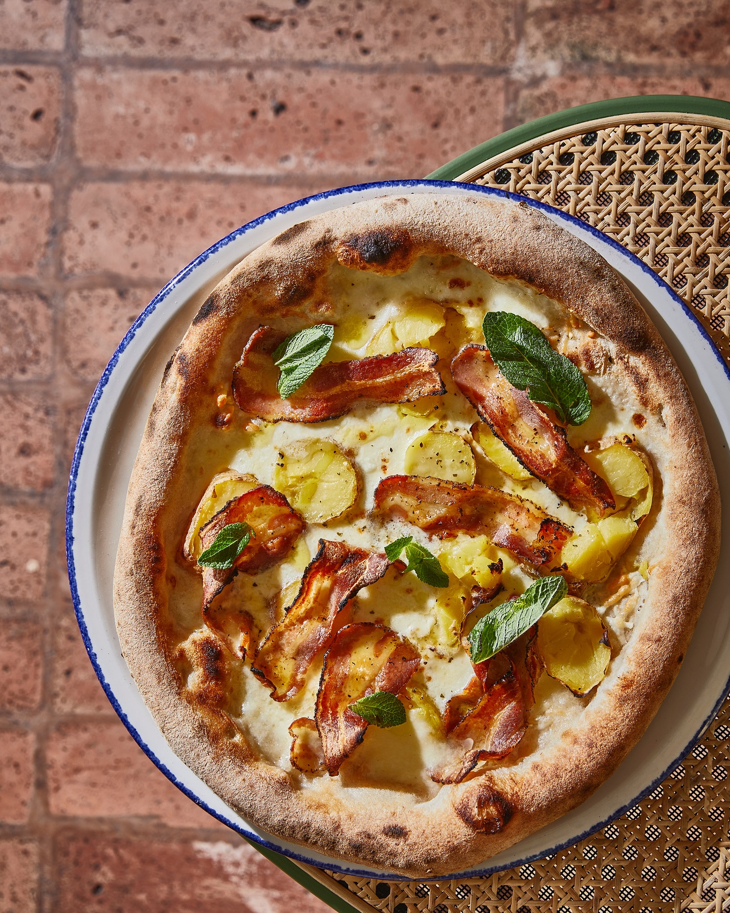 Říkal dneska někdo comfort food? 🌧️🍕 a co jiného je pizza, než jídlo, které vám přinese pocit pohody a uspokojení. V Amunì se navíc nemusíte obávat, že se k pohodě připojí i pocit těžkosti nebo jiné nepříjemnosti spojené s nekvalitními surovinami. Snadno stravitelné těsto z vlastního kvásku a poctivě vybírané ingredience jsou gro naší kuchyně!
- - -
Did someone say comfort food today? 🌧️🍕 and what else is pizza than food that brings you comfort and satisfaction. Moreover, at Amunì, you don’t have to worry that the comfort comes with heavy belly or other unpleasant feelings from poor-quality ingredients. Easily digestible dough made from our own sourdough and honestly selected ingredients are the mainstay of our cuisine!
.
.
#amunì_praha #pizza #pizzaoftheday #comfortfood