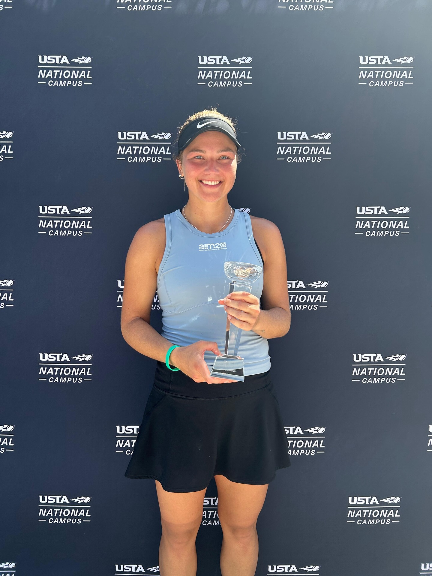 🎉 W35 Champion Moment for Jenny Dürst! 🏆🔥
Orlando, Florida – May 2025
@jenny.duerst just won her first ITF W35 singles title – and what a way to do it. 💪☀️
Travelling solo. Competing in 36°C heat. Managing every detail herself – from recovery to match prep. And still, she came out on top. Mental strength, independence, and pure fight got her through. 🧠🎾
✨ Big highlights:
- Epic QF comeback from 1-4 down
- Emotional SF win vs her doubles partner
- Calm and confident performance in the final (vs a rising 17-year-old talent)
- Bonus: Reached the doubles final too! 🥈
“This week, I did everything on my own – and I believed in myself.” 🙌
Jenny, you’ve shown what real resilience looks like. Your first W35 title is just the beginning. We’re beyond proud! 💫🇨🇭
#breakthroughmoment #doublesfinal #firsttitle #floridaheat #growthmindset #independentathlete #itfw35 #jennydürst #mentalstrength #orlandowin #selfbelief #solotravel #swisstennis #teamjenny #tennisjourney #w35title #womeninsport