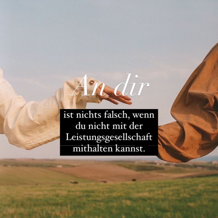 Nichts an dir ist falsch, wenn du nicht in die funktionierende Leistungsgesellschaft zu passen scheinst und dich ausgelaugt und leer fühlst. Kurz vorm Burnout bist oder mitten drin.
Ich hatte so lange das Gefühl, nirgendwo reinzupassen, zu schwach zu sein, nicht richtig zu funktionieren. Immer wieder kurz vorm Burnout beim Kampf gegen meine natürliche Beschaffenheit.
Was wenn du und dein Körper genau richtig sind, so wie du und dein Körper eben funktionieren?
Was wenn du nicht müde und erschöpft bist, weil du kaputt bist und erst repariert werden musst, sondern dies Ausdruck deines ganzes Systems ist, das nach Aufmerksamkeit und Zuwendung ruft?
Zuwendung dafür, wie dein natürlicher Rhythmus läuft, was dir gut tut und was du brauchst, damit du dich mittig, ausgeglichen und in deiner Kraft fühlst.
Etwas, das nicht im außen auffindbar ist. In keinem Ratgeber, keiner Anleitung, keinem bestimmtem Tool.
Du selbst bist dein dir bestes Tool.
Dann, wenn’s ruhig wird in dir. Du aufhörst zu kämpfen. Und wieder anfängst zu vertrauen.
In dich. Deinen Körper.
Du beginnst, dir und deiner Körperintelligenz wieder zuzuhören.
Denn ⤵️
🐅dein Körper kennt den Weg 👣
Dann wenn du ihn lässt.
Dann wenn du dich einlässt.
Auf deinen Körper.
Auf dich selbst. ❤️
Alles Liebe,
Eva🫀
EMBODIMENT
SOUL JOURNEY
MENTAL HEALTH
HIGH SENSITIVE
