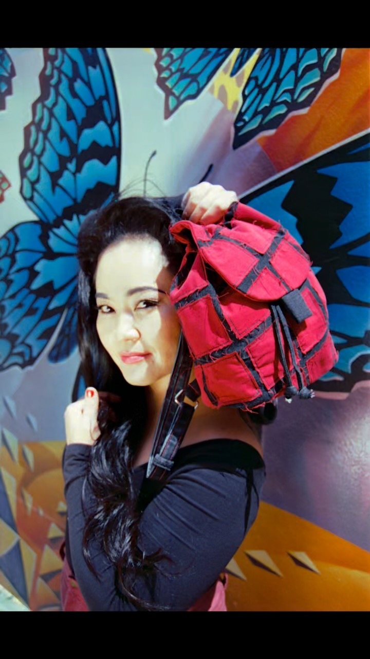 @wakaneluke strikes a pose wearing 𝙏𝙃𝙀 𝙈𝙄𝙎𝙎𝙄𝙊𝙉 bag.
Take a stroll around the Mission District in style with our one-of-one denim bags perfect for city life and on the go girlies 💕
#shoppedreamy #upcycledfashion #slowfashion #bayareamade #sfmission #denimbag #sfdesigner #patchwork #redandblack