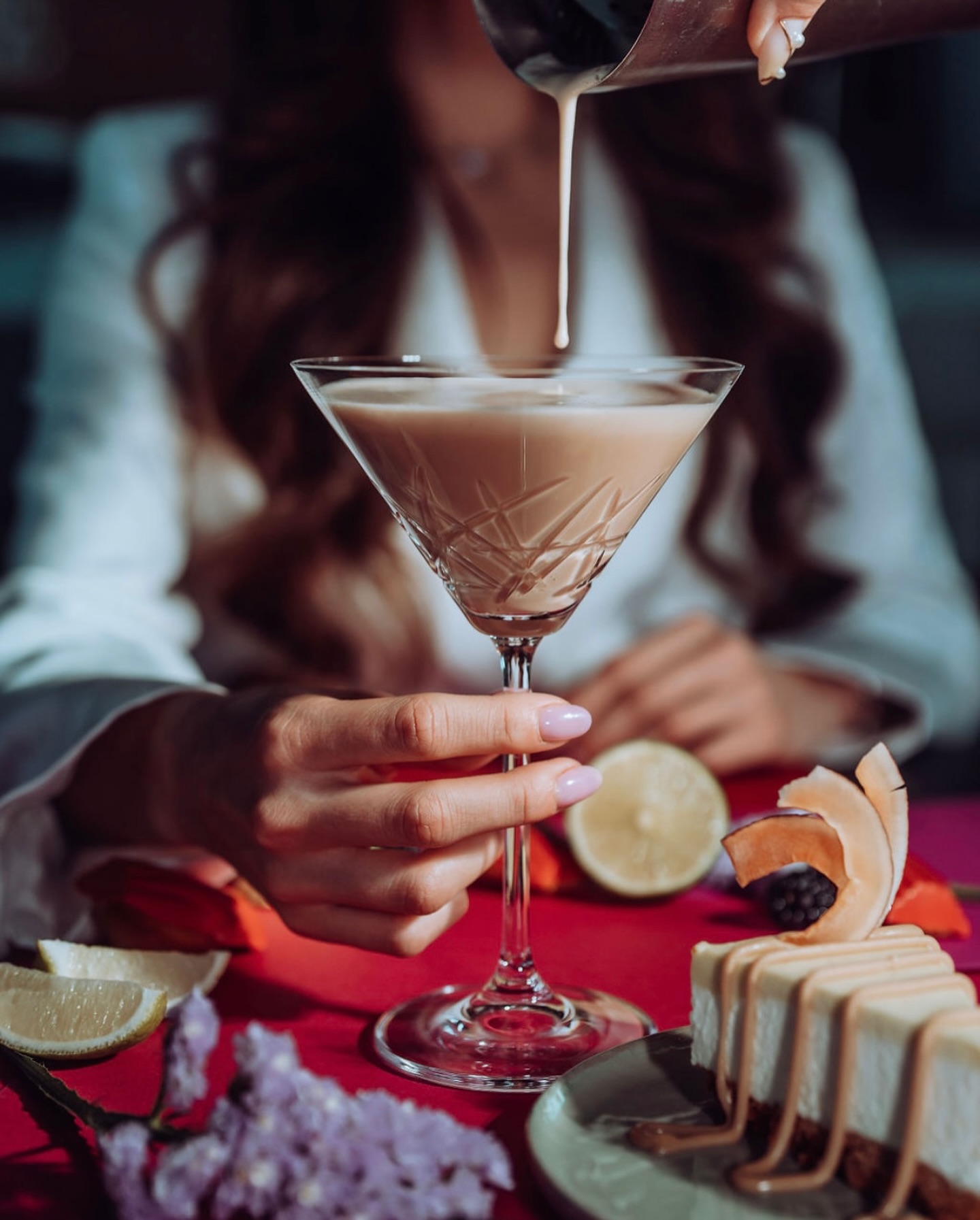 What goes best with our Aurora-Flat-White? 😉 Exactly - a creamy slice of cheesecake. 🍰🌟
Discover one of our favorite pairings from the signature menu.
#FlatWhiteAndCheesecake #CafeFavorites#CoffeeLovers #sweetmoments