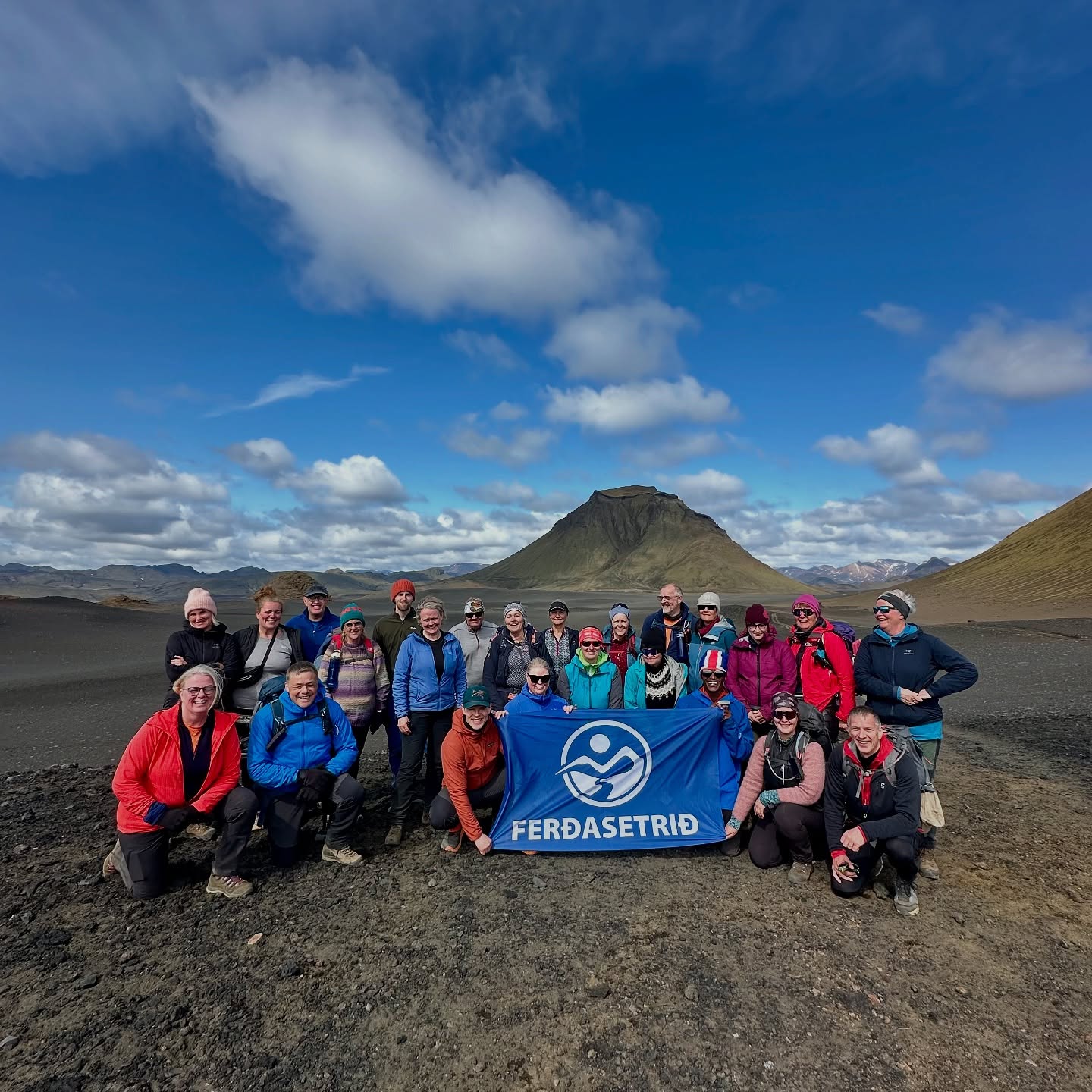 Fjallasæla gönguhópurinn okkar gekk yfir Laugaveginn á þremur dögum og endaði í Þórsmörkinni á Jónsmessunni. Fínasta veður, gist í tjöldum, hressir göngufélagar og eintóm gleði. Næsta Fjallasæluverkefni byrjar á helgarferð 5-7. september 🌸
