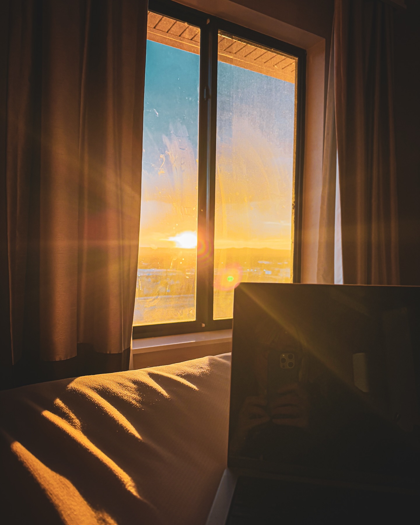 Smelling like vacation.
Allergies kicking.
Still got dirt under my nails from gardening with my dad.
Slow country mornings.
One last golden sunset.
Now I’m at the airport way too early for this flight.
Overweight bags
Roller skates
Maybe I should not have ate that edible.
Upgrades
“Where are you going” “Honestly I am really not sure”
Fly me home.
#TravelDiaries #FlyMeHome #CountryMorningVibes #GoldenHourGlow #FamilyTimeFeels #VacationModeOn #WanderWithSoul #ModernNomad #CozyTravelVibes #RootedAndRoaming #TravelMoments #AirplaneModeOn #JetSetSoul #HealingInNature #SimpleJoyMagic #backtobase