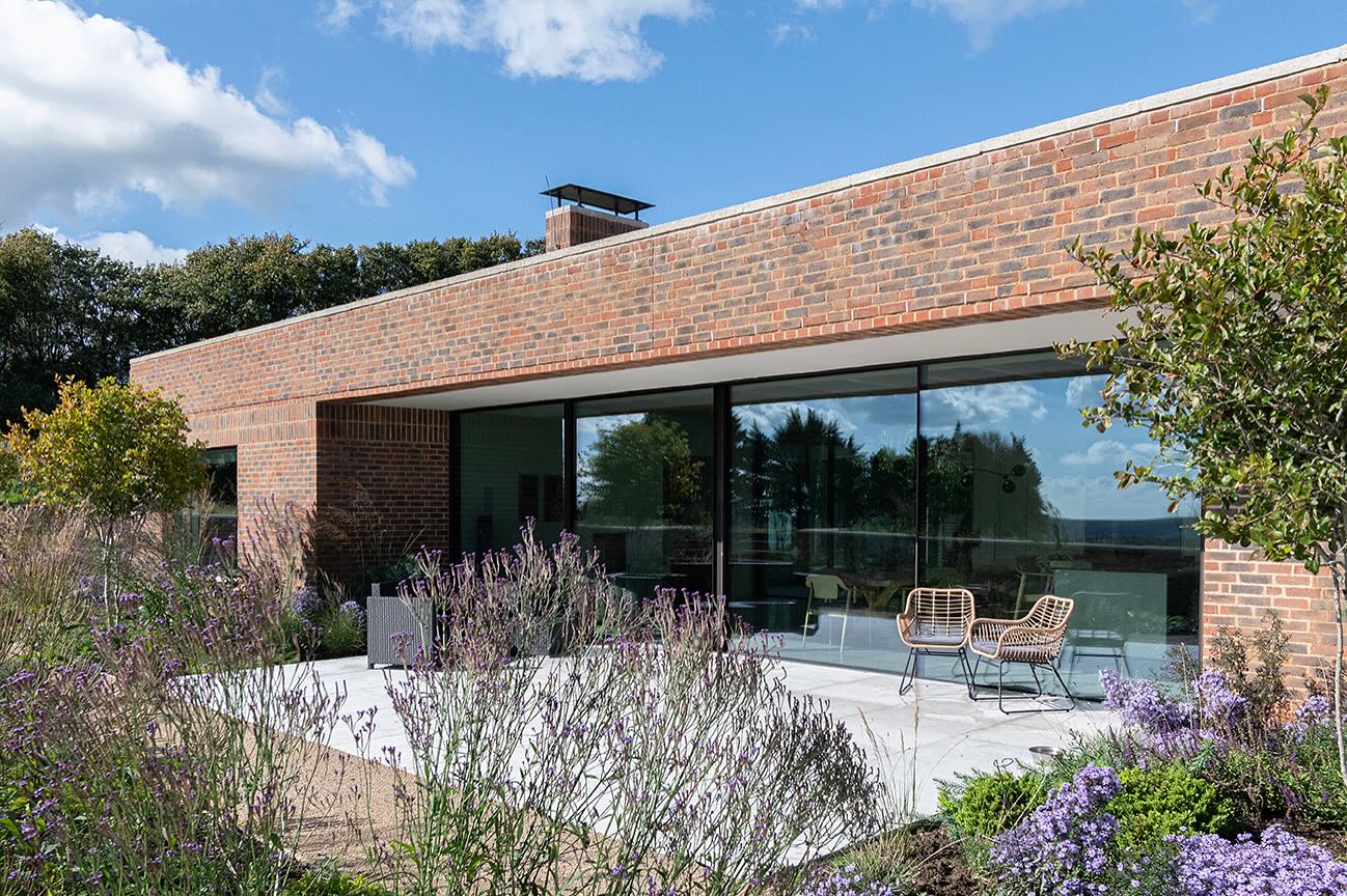 View sliding doors give you endless possibilities. Designed to give you a frameless feel, these doors can achieve sizes that other doors cannot close to. With U values as low as 0.8 and always with the same 20mm mullion, View sliding doors not only look incredible, their performance is incredible also