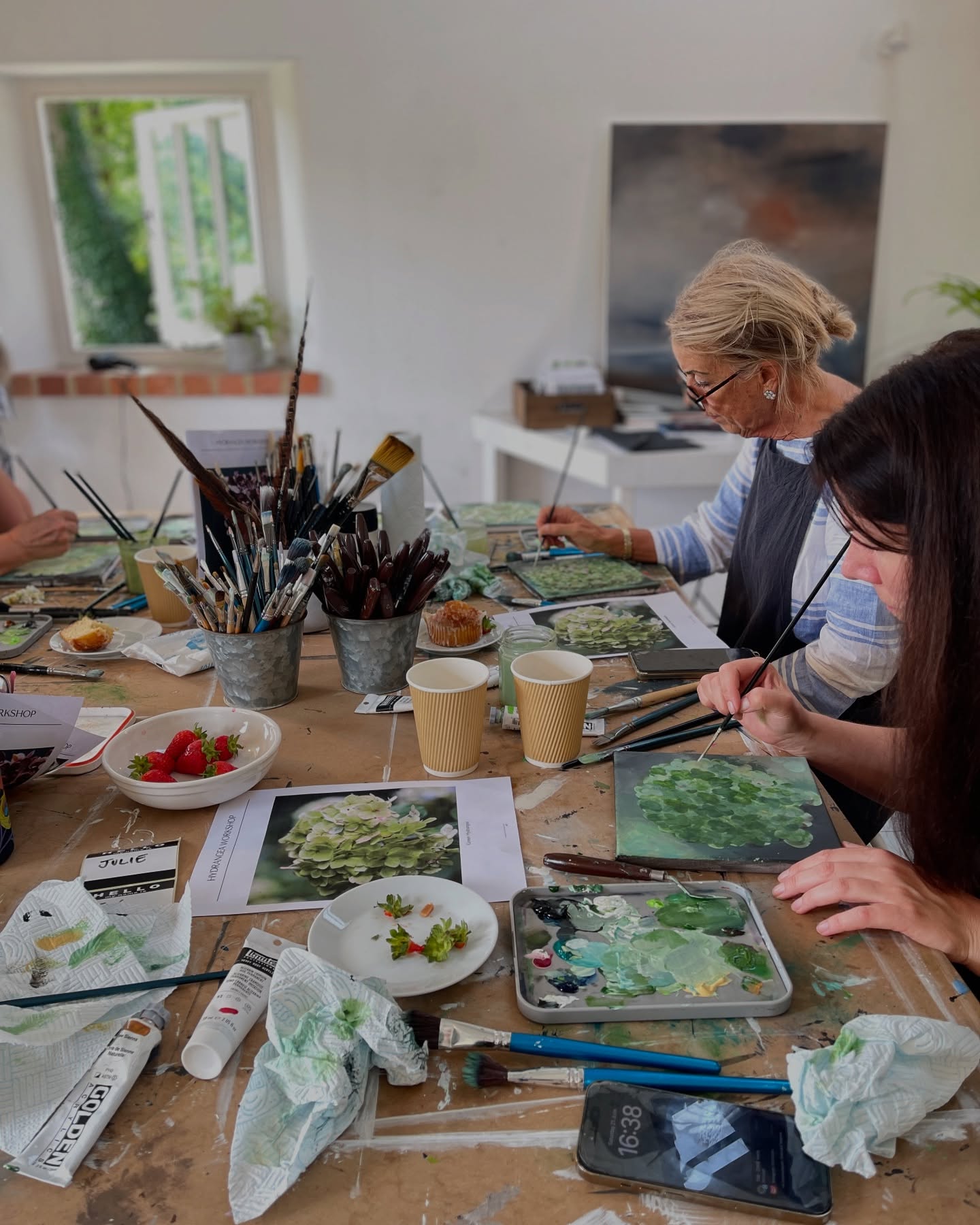 Such a lovely afternoon workshop painting Hydrangeas on a very hot day!
It was so lovely to welcome two familiar faces back to the studio and also some new faces coming all the way from both Reading and Basingstoke.
If this is something you would like to paint, I still have spaces left for Wednesday 25th June 6-9 pm on my ‘Paints, Palettes & Prosecco’ workshop.
For more information or to book your space please click on link in bio or on the link below.
https://www.charlotte-englefield-art.co.uk/workshops