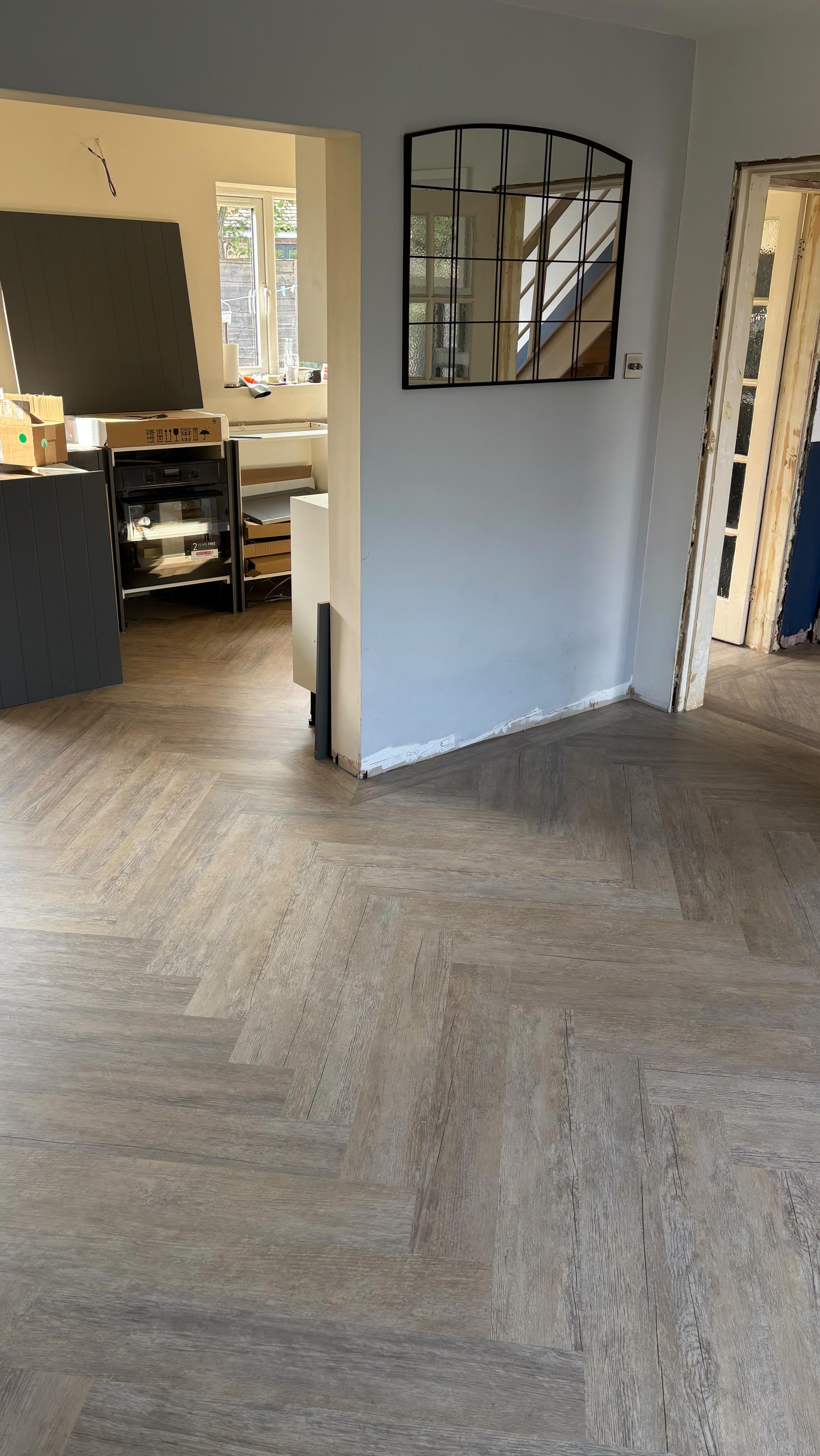 Complete transformation of screed and fit of @karndean_uk Knight tile Coastline Oak in herringbone style with border ππ»ππ»
#manchesterhomerenovation #manchesterfloorlayers #manchesterlvtfloor #parquetflooring #herringbone #hallwayflooringideas #karndeandesign #manchesterkitchenfitter #manchesterfloorfitter #karndeanflooringmanchester