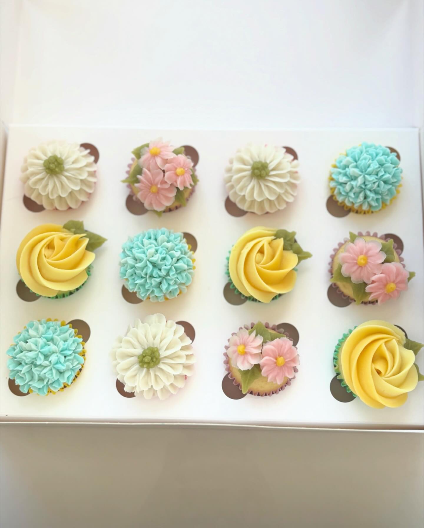 New activity in our next workshop - decorating cupcakes with sweet white bean paste (anko) 🌸🧁
Children will learn how to create gorgeous flower designs using natural, Japanese style icing made from white bean paste, it’s soft, sweet, and safe for little tummies 💕🥣 Inspired by Japanese wagashi art 🍵
This activity will be run by @wakasweet_sakura_no_hana 🫶🏼