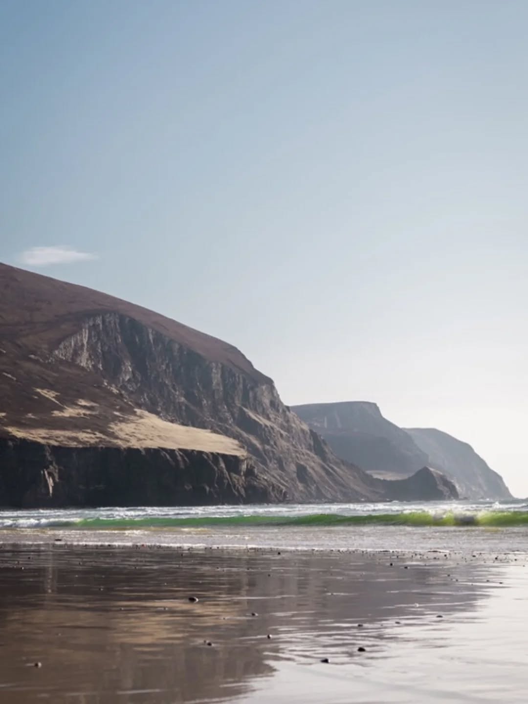 New Article ! Hitchhiking 300km across Ireland & braving the weather of the wild Atlant way by bicycle. Why achill island is my favorite destination in Ireland ! 🇮🇪
Link in bio ->