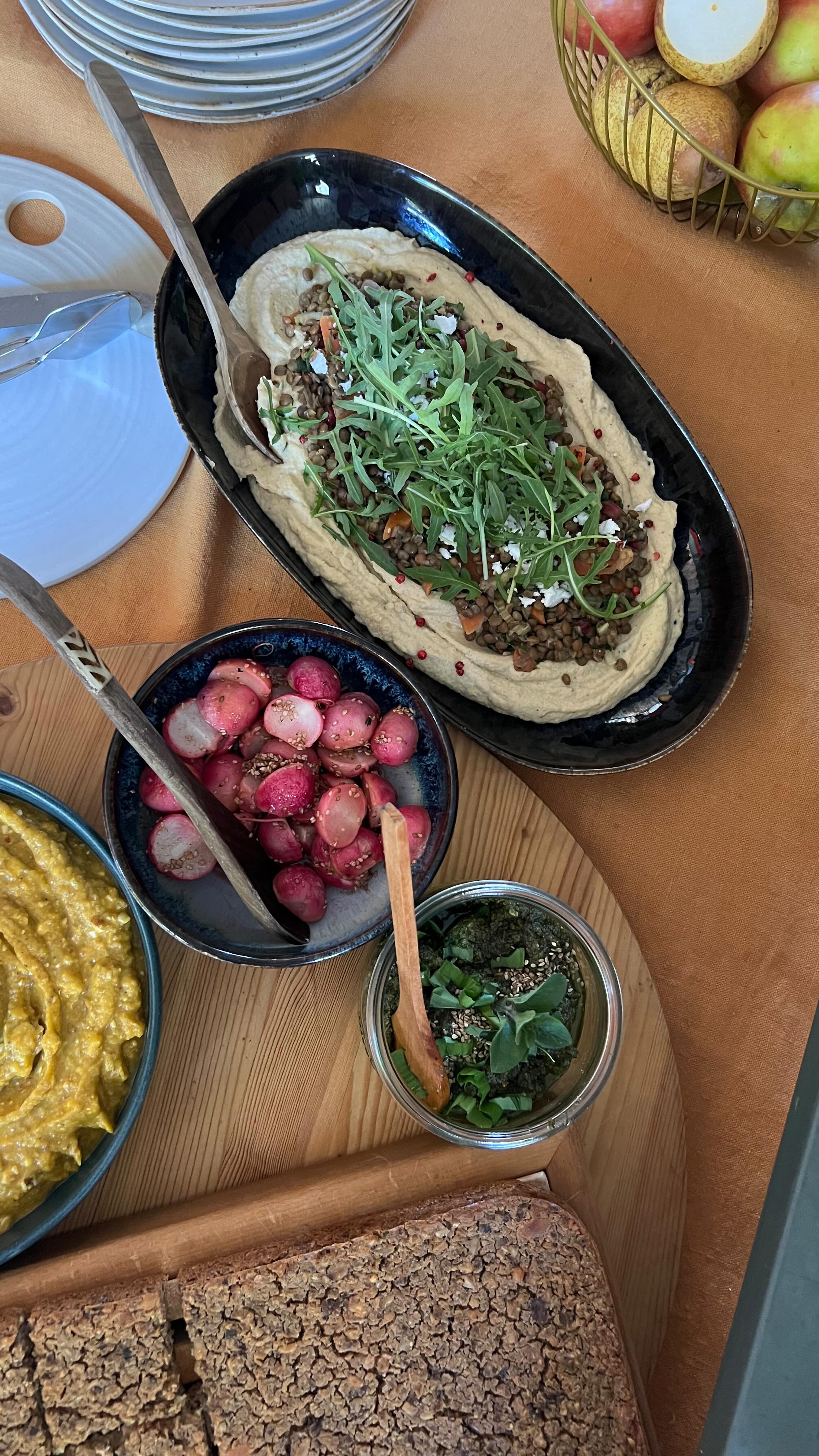 CREATION – Feel your inner fire! 🔥
Ein Retreat für Frauen, die sich erinnern wollen.
An ihre Kraft. Ihre Tiefe. Ihre Lebendigkeit.
🌿 Im magischen Allgäu findest du Raum für dich.
Mit Yoga, Ayurveda, Ritualen, Breathwork und Zeit in der Natur.
Du wirst genährt – körperlich, seelisch, energetisch.
Und du wirst begleitet – liebevoll, achtsam, mit Weitblick und Tiefe.
💫 Für dich, wenn du spürst, dass da mehr ist.
Mehr als funktionieren.
Mehr als müssen.
Mehr als nur durchhalten.
💛 Lass uns gemeinsam erschaffen. Deine Kraft. Deine Wahrheit. Deine Vision.
🗓️ 18. - 20. Juli 2025
📍 Wangen im Allgäu, @stadtlandfreunde
🔗 Mehr Infos & Anmeldung: namaju.com/allgäuyogaayurvedaretreat
#creationretreat #fühldichwieder #ayurvedaretreat #yogaretreat #innerfire #allgäuyoga #breathworkretreat #zyklusachtsamkeit #weiblichkeitleben #yogafürfrauen #lebendigsein #zeitfürmich #allgäuretreat