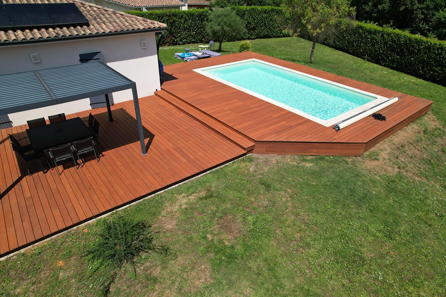 Retour en image sur notre dernière terrasse avec les lames bambou N Durance "caramel" de chez Moso 😁👍🏼🎋
