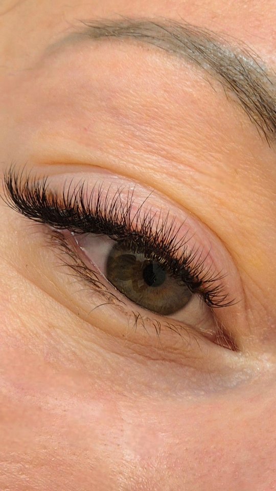 Remplissage +3 semaines pour @claadly
Durée de la prestation 1h.
Ses cils repoussent bien mais un coup de boost ne le fera pas de mal 😊
Alors ils ont commencés la cure de 3mois avec le sérum @bloomylaboratory 🌱
J'ai hâte du prochain rendez-vous pour voir l'évolution ☀️
(Les remplissages se font jusqu'à 3semaines max soit 21jours)
.
.
.
#remplissage #extensiondecils #volumerusse #cilsannecy #regardintense #naturelle #seynod #cilsseynod