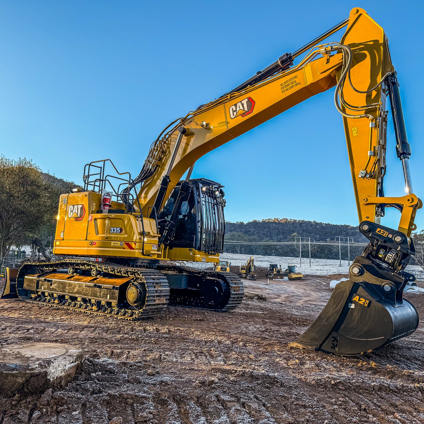 Dream delivery day for us today! It’s always been a goal of ours to get a 335 into the mix, so when we seen this big girl on site this morning, you couldn’t wipe the smile off our faces! Can’t wait to see this thing slinging bulk dirt over the coming weeks! 💪🏽