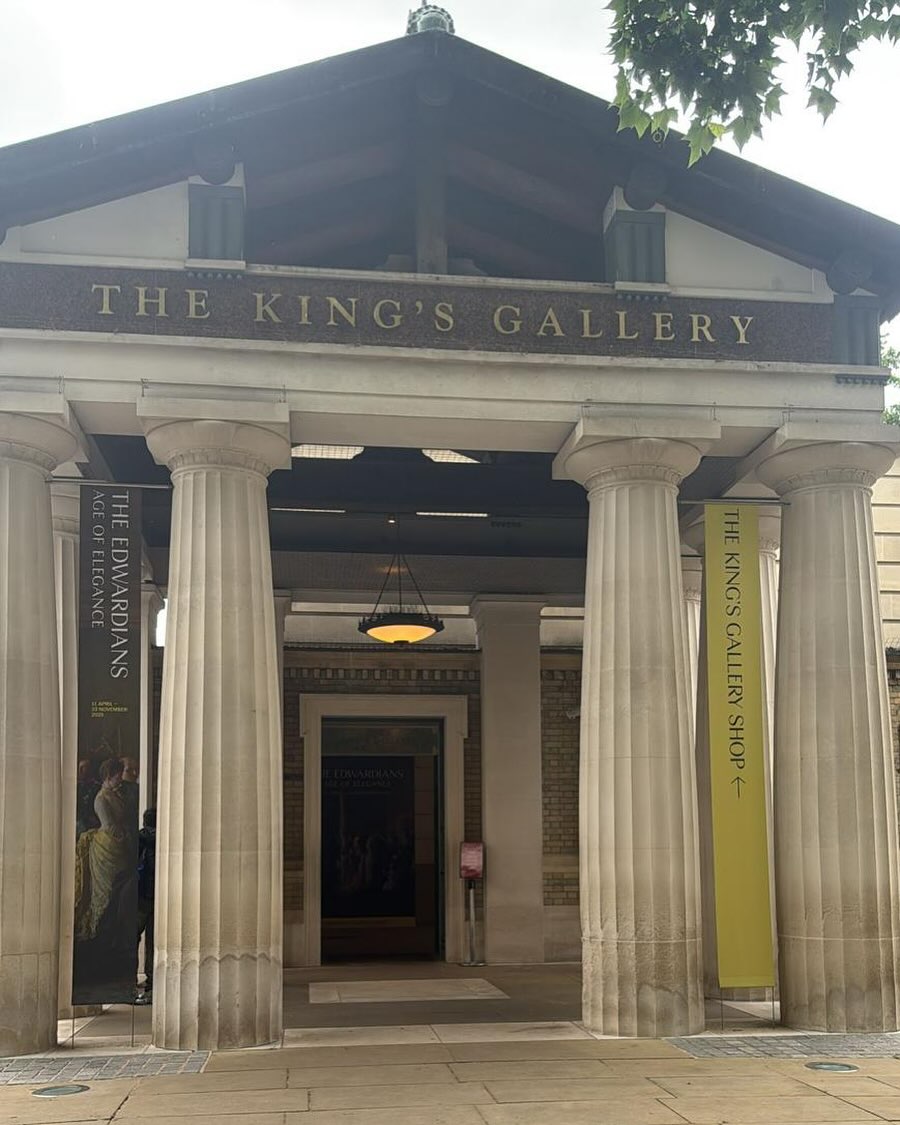 We were invited at the King’s Gallery yesterday for a private view and a workshop discussing the role of women during The Edwardian’s - Age of Elegance exhibition - we felt such a warm hospitality and a friendly approach - refreshments were served in ‘royal cups’ and we enjoyed that!
Thanks @royalcollectiontrust
#selfawareness #tacklingisolationandlonliness #thrivingwoman #forwomen #socialise #ukmentalhealth